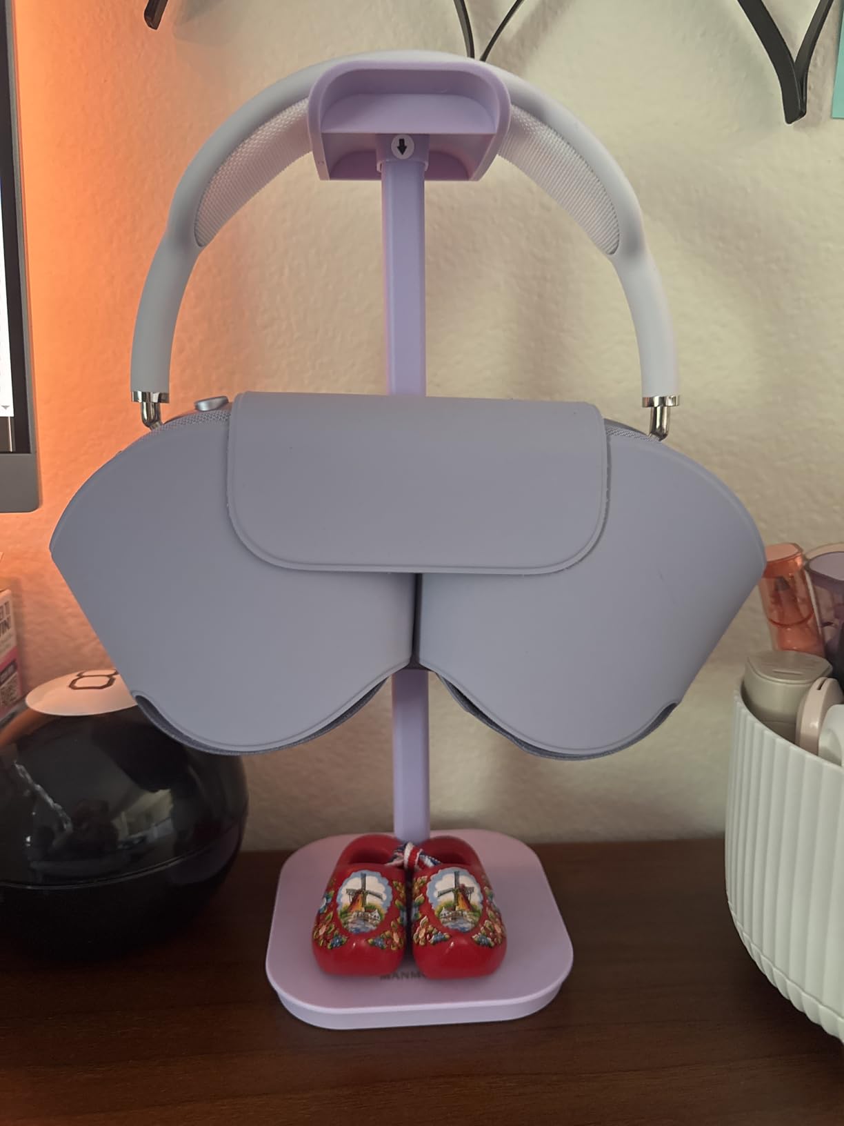 Headphone Stand, Desktop Headset Holder Heavy Base Desk Earphone Stand Aluminum Gaming Headset Hanger Rack for AirPods Max, AirPods, AirPods Pro, Sony, Beats, Bose, Razer and More(Black) Customer Review Headphone Stand, Desktop Headset Holder Heavy Base Desk Earphone Stand Aluminum Gaming Headset Hanger Rack for AirPods Max, AirPods, AirPods Pro, Sony, Beats, Bose, Razer and More(Black) - Customer Photo 1