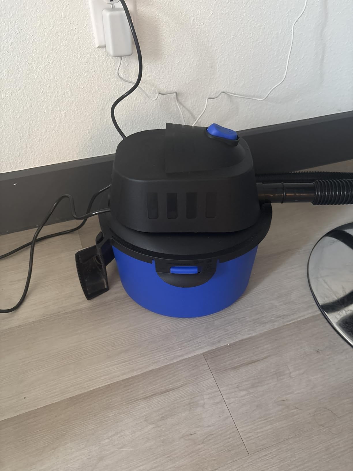 Koblenz WD-2L Portable Wet Dry Vacuum, 2-Gallon 2 PHP Suction Plus Blower Vacuum Cleaner for Liquids, Dust, Pet Hairs, 10' Reach, Ideal for Home, Car, Garage, Shop, Accessories Included, Blue/Black - Customer Photo 1