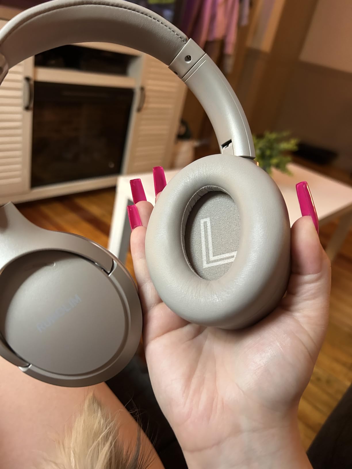 RUNOLIM Hybrid Active Noise Cancelling Headphones, Wireless Over Ear Bluetooth Headphones with Microphone, 70H Playtime, Foldable Headphone with HiFi Audio, Deep Bass for Home Travel Office Customer Review RUNOLIM Hybrid Active Noise Cancelling Headphones, Wireless Over Ear Bluetooth Headphones with Microphone, 70H Playtime, Foldable Headphone with HiFi Audio, Deep Bass for Home Travel Office - Customer Photo 1