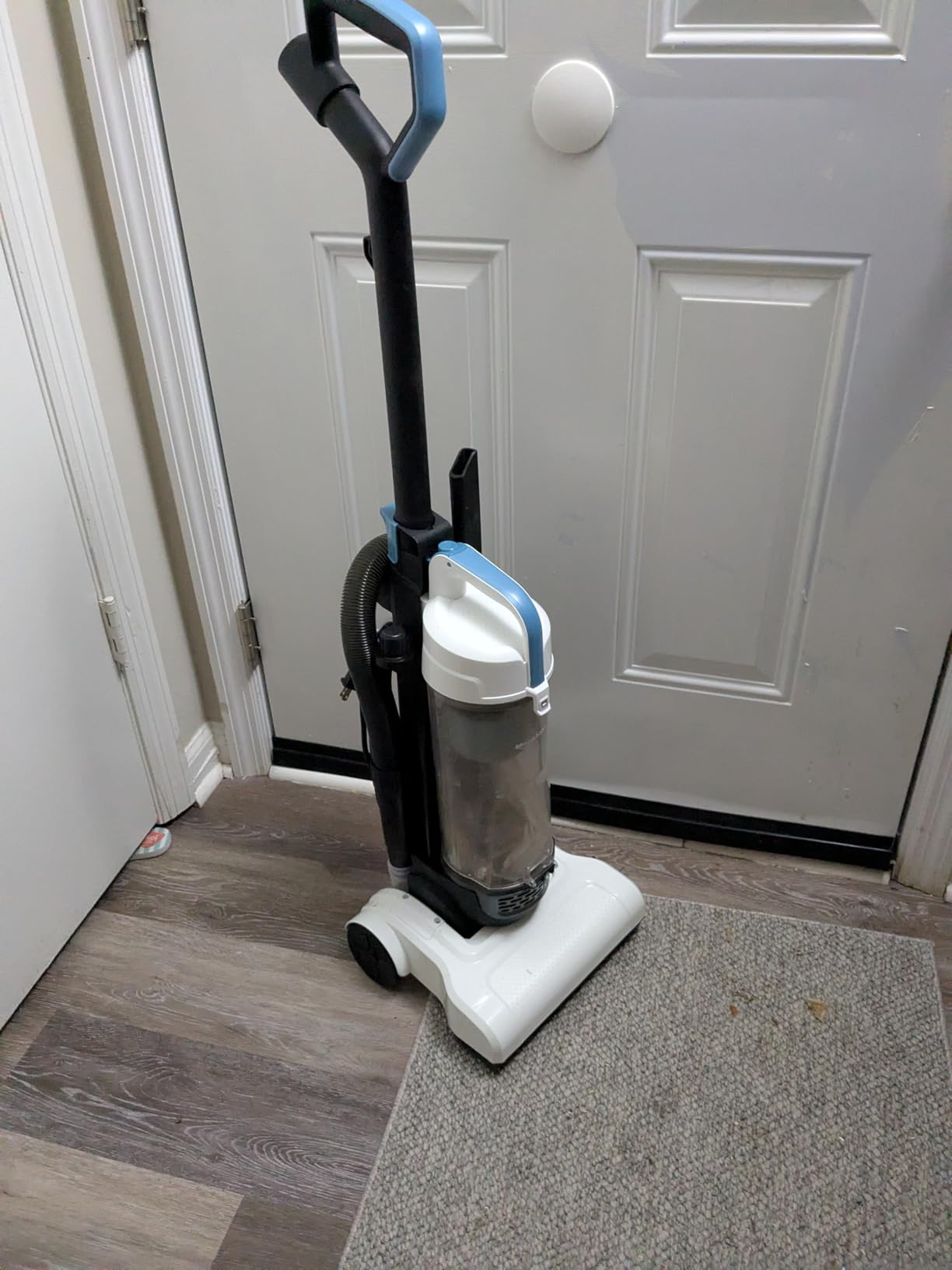 Amazon Basics Upright Bagless Vacuum Cleaner for Carpet and Hard Floors, With Crevice and Upholstery Tools, Detachable Handle, Lightweight (8.4 lbs), 1.7L Dust Cup, 720W, 25ft Cord, Black/White - Customer Photo 1