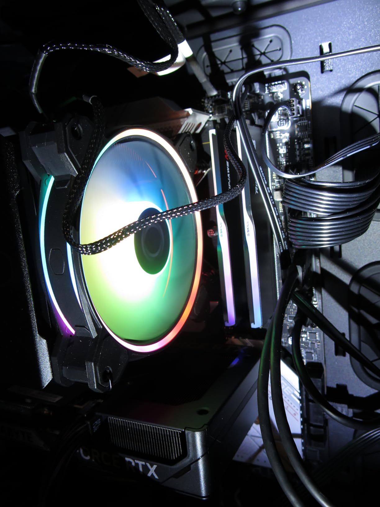 Cooler Master Hyper 212 Halo Black CPU Air Cooler, 120 Halo² PWM Fan, Dual Loop ARGB, Aluminum Top Cover, 4 Copper Heat Pipes, 154mm Tall, AMD Ryzen AM5|AM4, Intel LGA 1851|1700|1200 Brackets Customer Review Cooler Master Hyper 212 Halo Black CPU Air Cooler, 120 Halo² PWM Fan, Dual Loop ARGB, Aluminum Top Cover, 4 Copper Heat Pipes, 154mm Tall, AMD Ryzen AM5|AM4, Intel LGA 1851|1700|1200 Brackets - Customer Photo 2