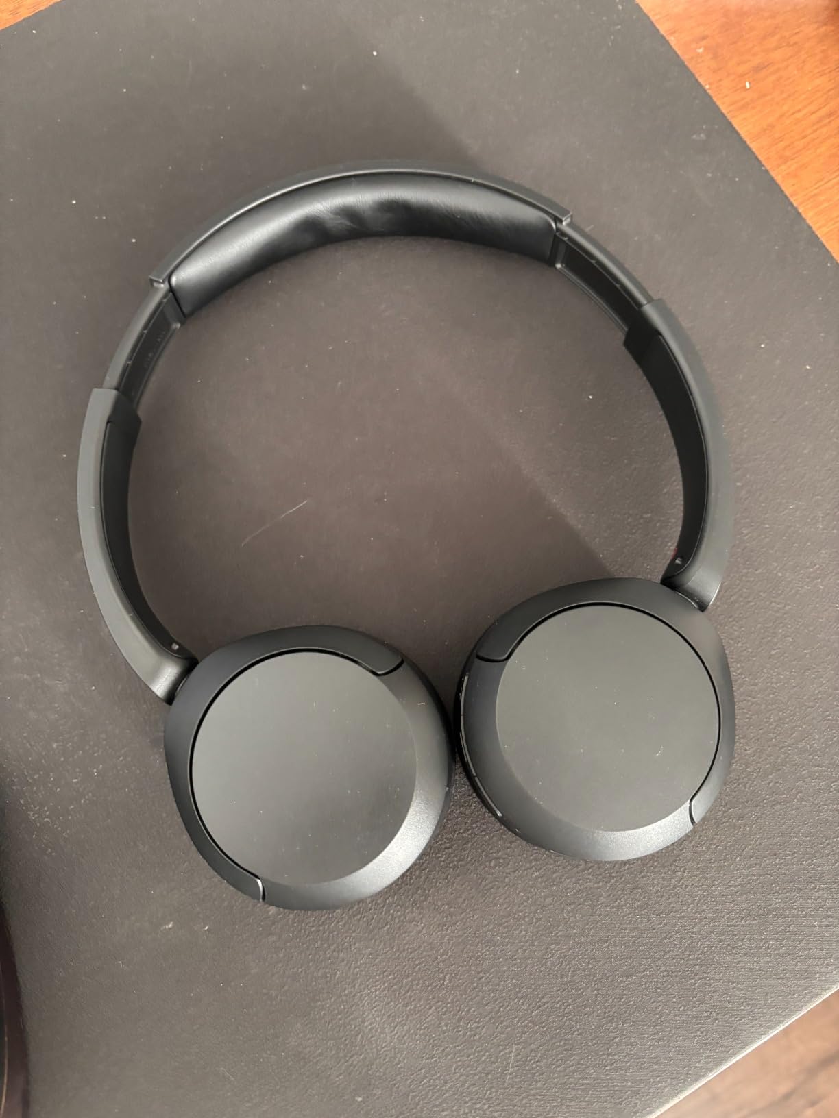 Sony WH-CH520 Wireless Headphones Bluetooth On-Ear Headset with Microphone and up to 50 Hours Battery Life with Quick Charging, Black Customer Review Sony WH-CH520 Wireless Headphones Bluetooth On-Ear Headset with Microphone and up to 50 Hours Battery Life with Quick Charging, Black - Customer Photo 1