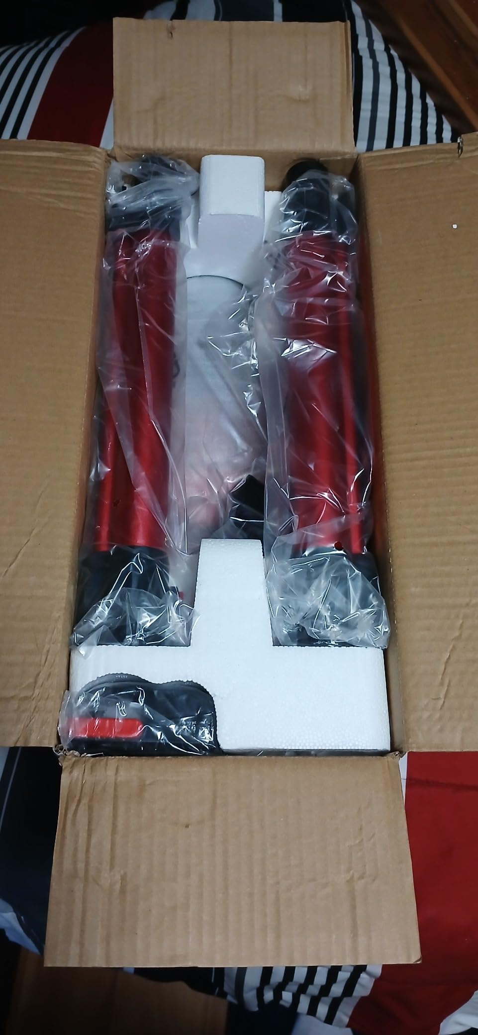 iwoly C150 Cordless Vacuum Cleaner Rechargeable with 2200mAh Detachable Battery, 18000Pa Cyclone Vacuum with HEPA Filter, Lightweight Portable Handheld Stick Vacuum for Hard Floor Car Cleaning - Customer Photo 2