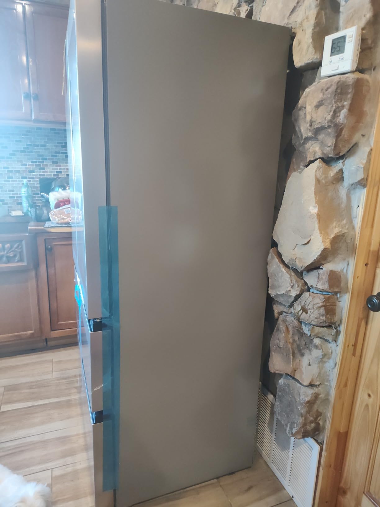 West Bend Apartment Refrigerator Freestanding Dual Door Design Fridge with Top Freezer, Adjustable Electronic Control and Frost Free Defrost, for Condo, House, Small Kitchen Use, 18-Cu.Ft, White Customer Review West Bend Apartment Refrigerator Freestanding Dual Door Design Fridge with Top Freezer, Adjustable Electronic Control and Frost Free Defrost, for Condo, House, Small Kitchen Use, 18-Cu.Ft, White - Customer Photo 1