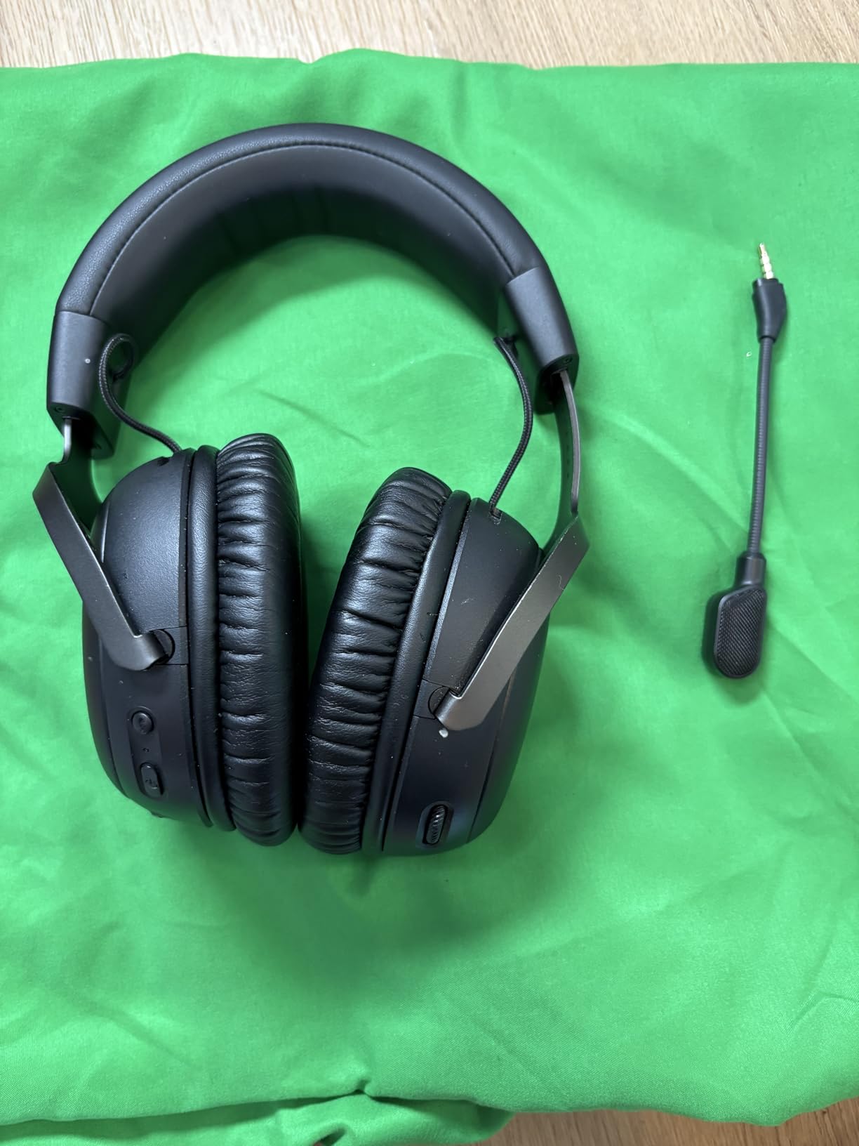 HyperX Cloud III - Wired Gaming Headset, PC, PS5, Xbox Series X|S, Angled 53mm Drivers, DTS Spatial Audio, Memory Foam, Durable Frame, Ultra-Clear 10mm Mic, USB-C, USB-A, 3.5mm - Black/Red customer photo 2