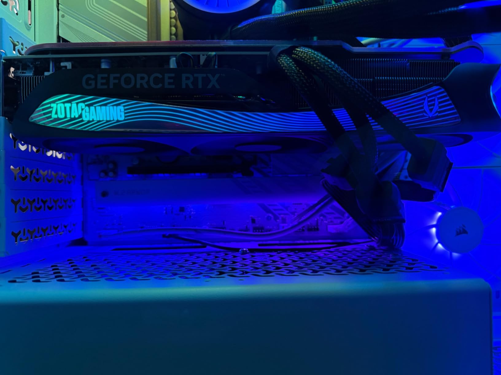 ZOTAC Gaming GeForce RTX 4070 Ti AMP AIRO Graphics Card Customer Review ZOTAC Gaming GeForce RTX 4070 Ti AMP AIRO Graphics Card - Customer Photo 1