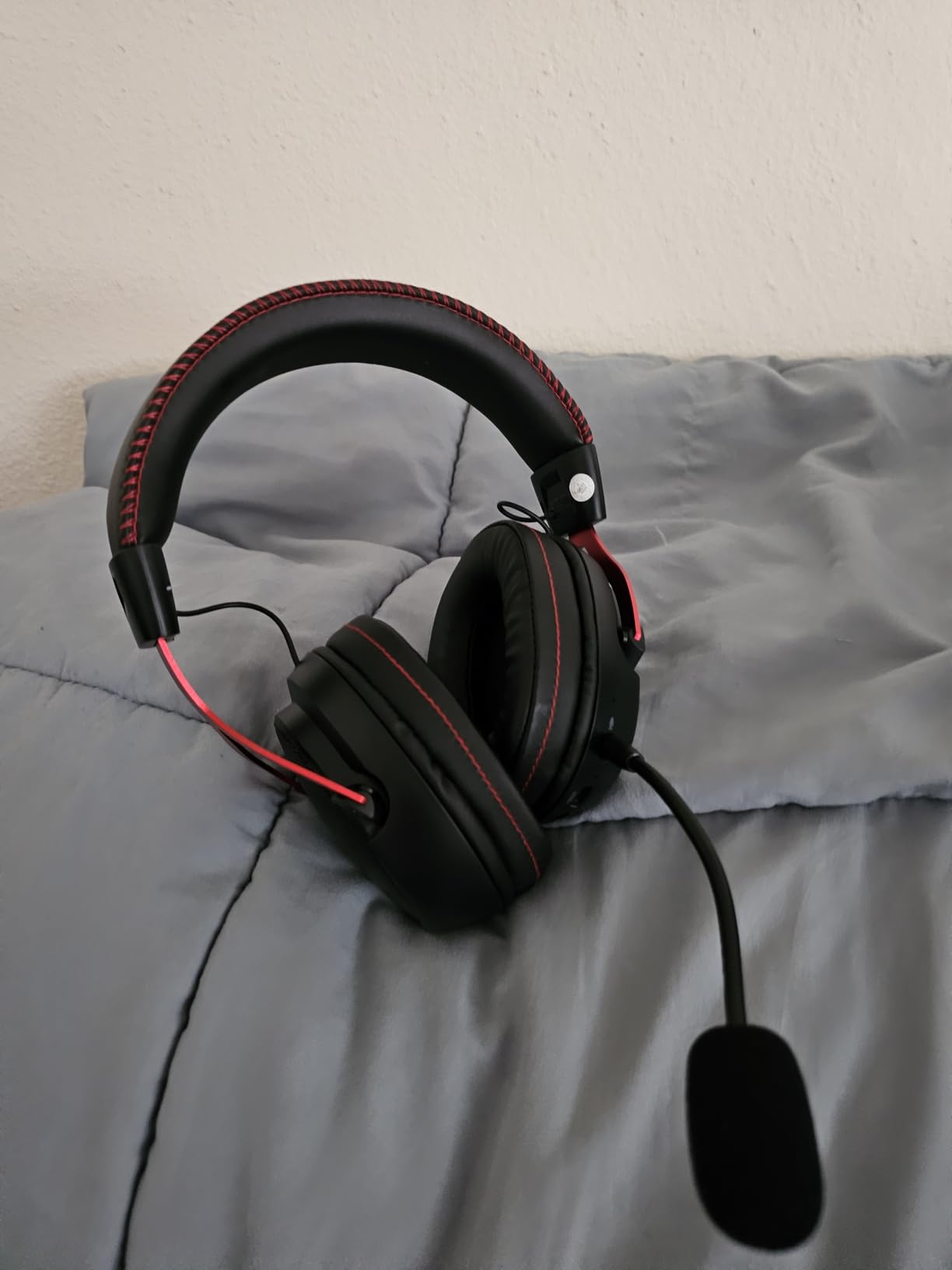 Ozeino Wireless Gaming Headset for Ps5 Ps4 PC Laptop Switch -2.4GHz Wireless Headphones with Detachable Noise Canceling Microphone 40H Playtime, Black Customer Review Ozeino Wireless Gaming Headset for Ps5 Ps4 PC Laptop Switch -2.4GHz Wireless Headphones with Detachable Noise Canceling Microphone 40H Playtime, Black - Customer Photo 2