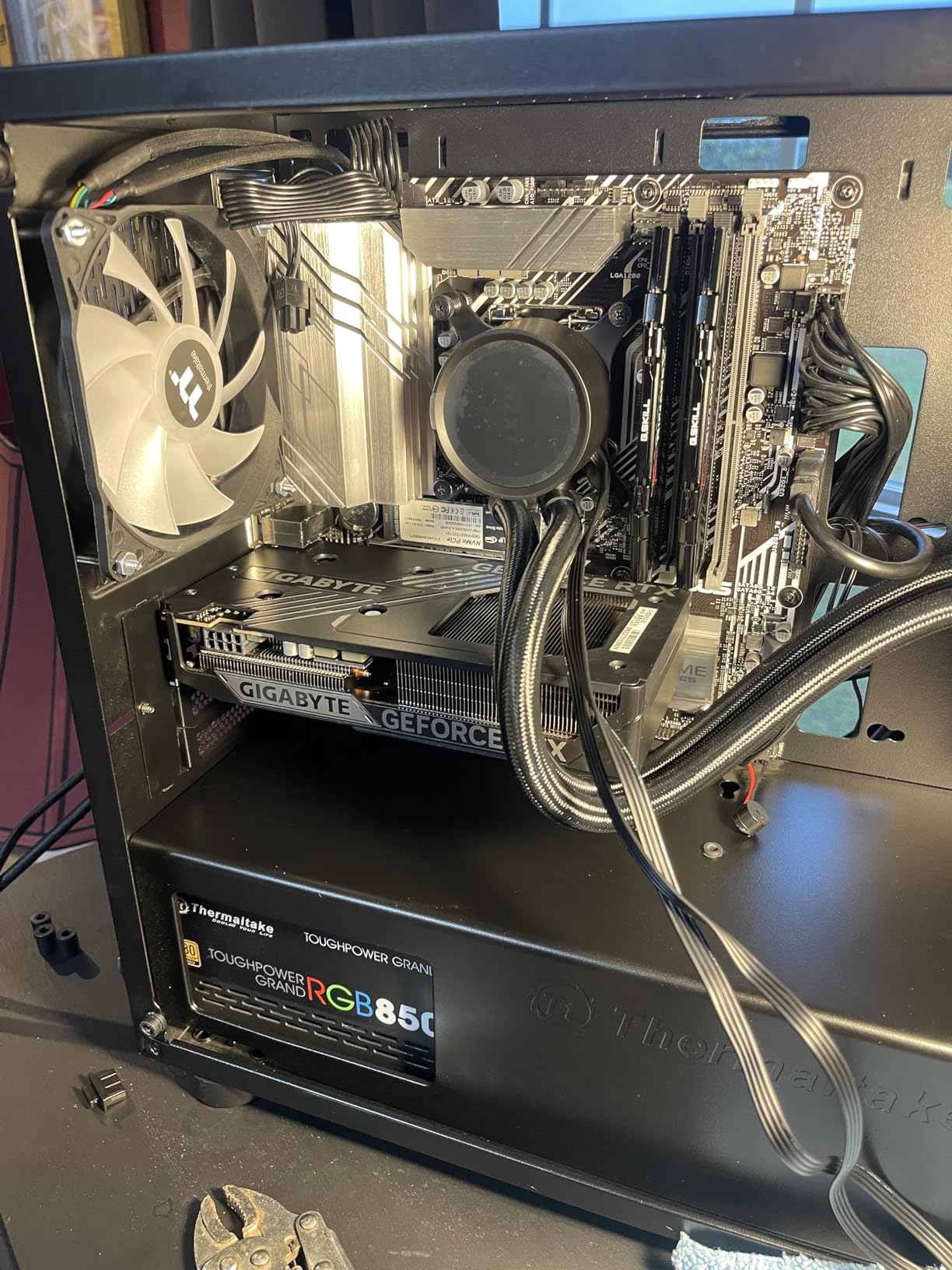 GIGABYTE GeForce RTX 4060 Gaming OC 8G Graphics Card Customer Review GIGABYTE GeForce RTX 4060 Gaming OC 8G Graphics Card - Customer Photo 1