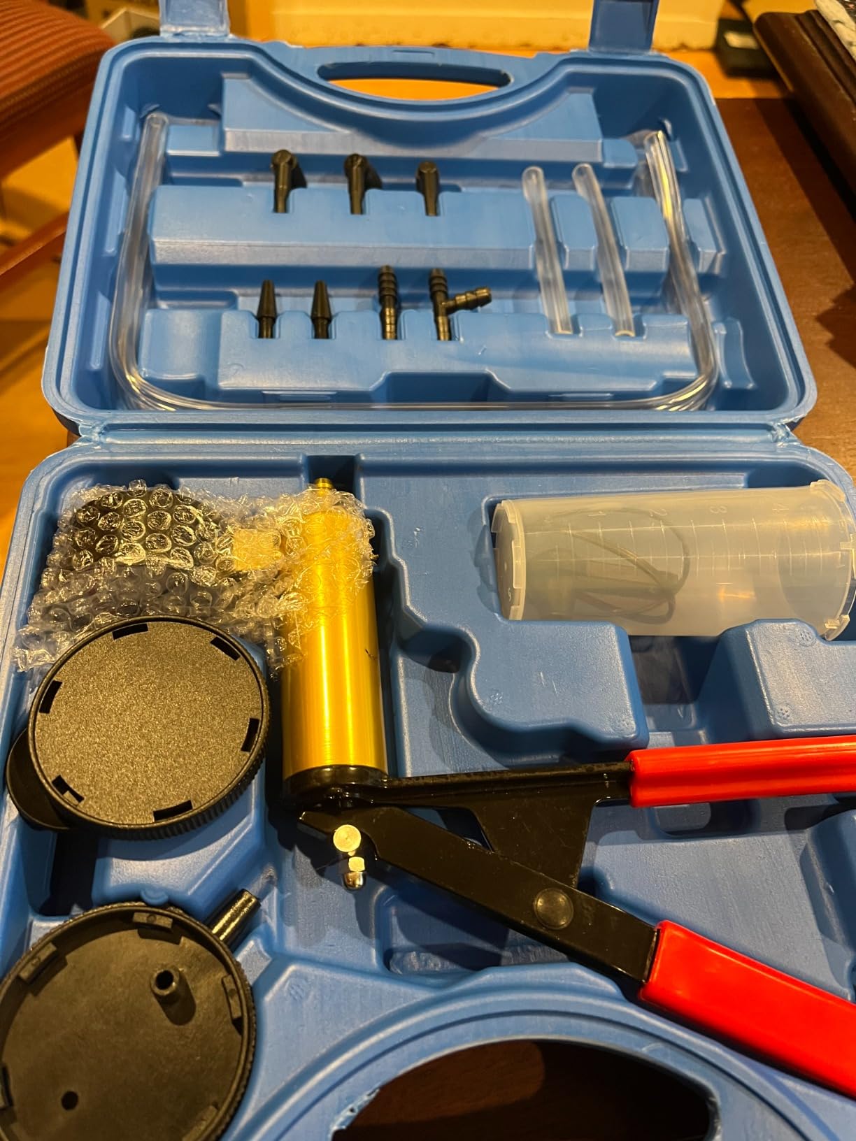 DHA Hand Held Vacuum Pressure Pump Tester Brake Fluid Bleeder Kit, Vacuum Pump Pressure Tester Brake Bleeding Kit for Car Motorcycle One Man Customer Review DHA Hand Held Vacuum Pressure Pump Tester Brake Fluid Bleeder Kit, Vacuum Pump Pressure Tester Brake Bleeding Kit for Car Motorcycle One Man - Customer Photo 1
