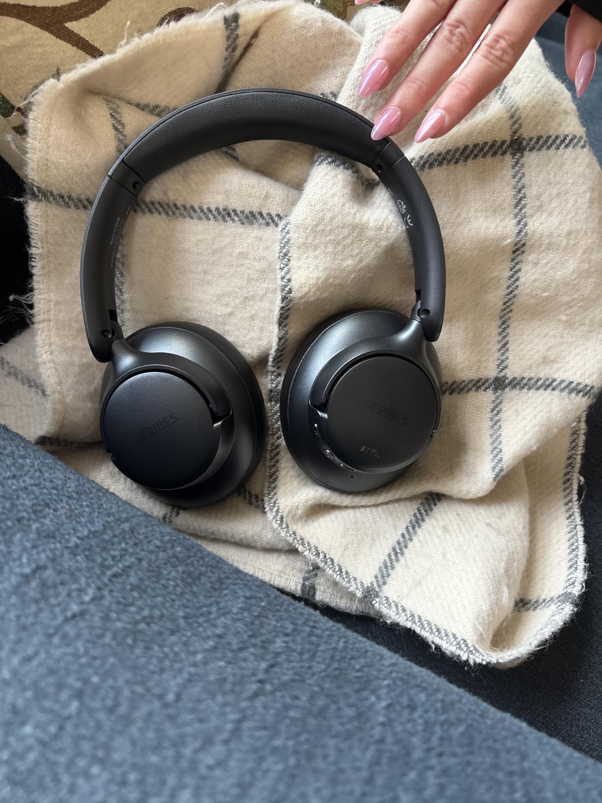 BERIBES Upgraded Hybrid Active Noise Cancelling Headphones with Transparent Modes,70H Playtime Bluetooth Headphones Wireless Bluetooth with Mic, Deep Bass,3.5MM Cable,Soft-Earpads,Fast Charging-Black Customer Review BERIBES Upgraded Hybrid Active Noise Cancelling Headphones with Transparent Modes,70H Playtime Bluetooth Headphones Wireless Bluetooth with Mic, Deep Bass,3.5MM Cable,Soft-Earpads,Fast Charging-Black - Customer Photo 1