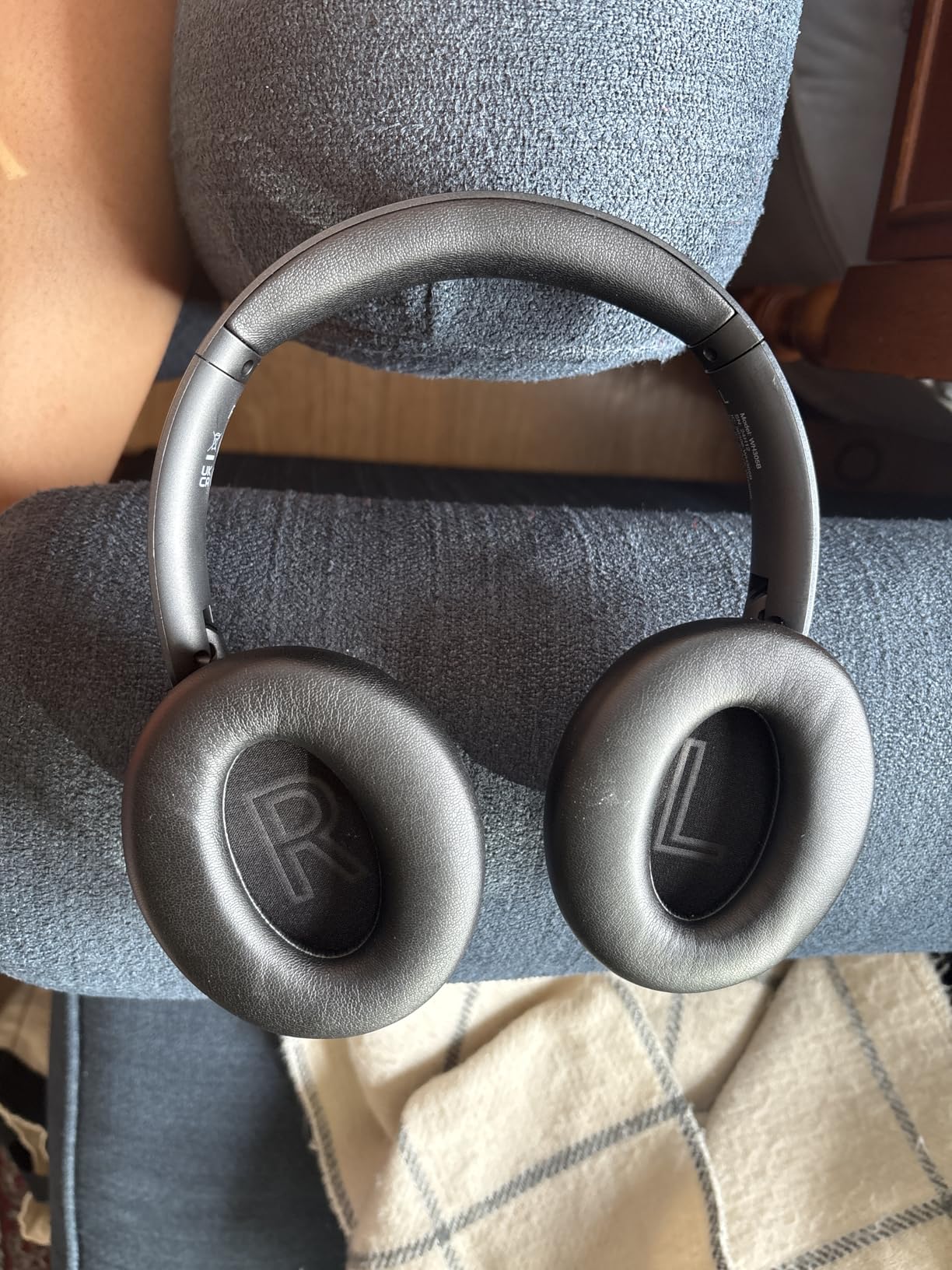 BERIBES Upgraded Hybrid Active Noise Cancelling Headphones with Transparent Modes,70H Playtime Bluetooth Headphones Wireless Bluetooth with Mic, Deep Bass,3.5MM Cable,Soft-Earpads,Fast Charging-Black Customer Review BERIBES Upgraded Hybrid Active Noise Cancelling Headphones with Transparent Modes,70H Playtime Bluetooth Headphones Wireless Bluetooth with Mic, Deep Bass,3.5MM Cable,Soft-Earpads,Fast Charging-Black - Customer Photo 2