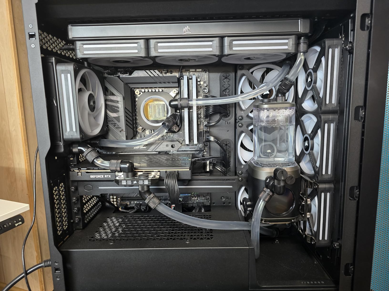CORSAIR iCUE Link XC7 RGB Elite CPU Water Block - Transparent Flow Chamber - 24 RGB LEDs - Fits Intel® LGA 1700, AMD® AM5 and Older - Stealth Gray - Customer Photo 1
