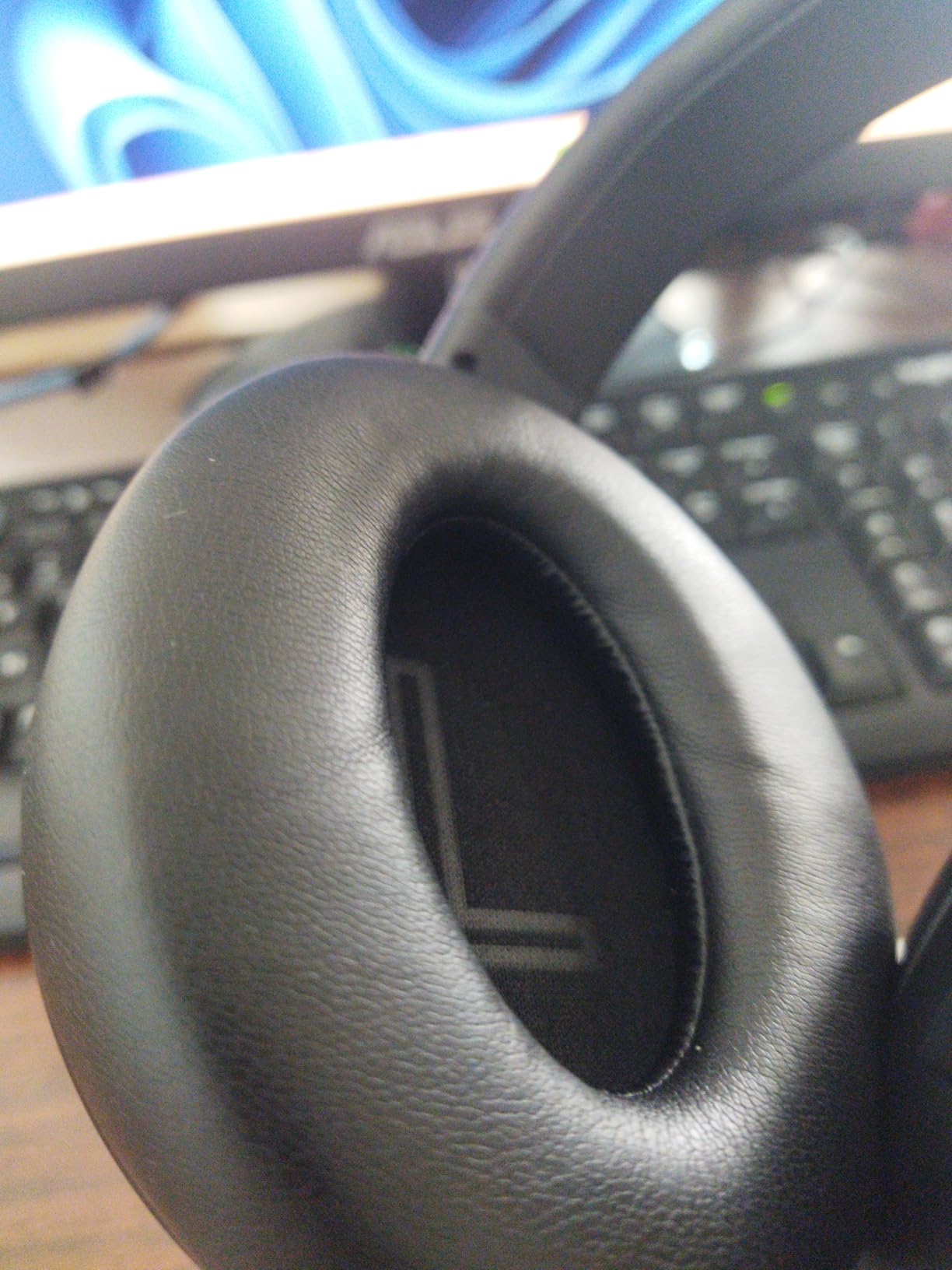 KVIDIO Active Noise Cancelling Headphones, 70 Hours Playtime Bluetooth Headphones Wireless with Microphone, Transparency Mode, Deep Bass and Hi-Fi Stereo Sound Over Ear for Travel Office Customer Review KVIDIO Active Noise Cancelling Headphones, 70 Hours Playtime Bluetooth Headphones Wireless with Microphone, Transparency Mode, Deep Bass and Hi-Fi Stereo Sound Over Ear for Travel Office - Customer Photo 1