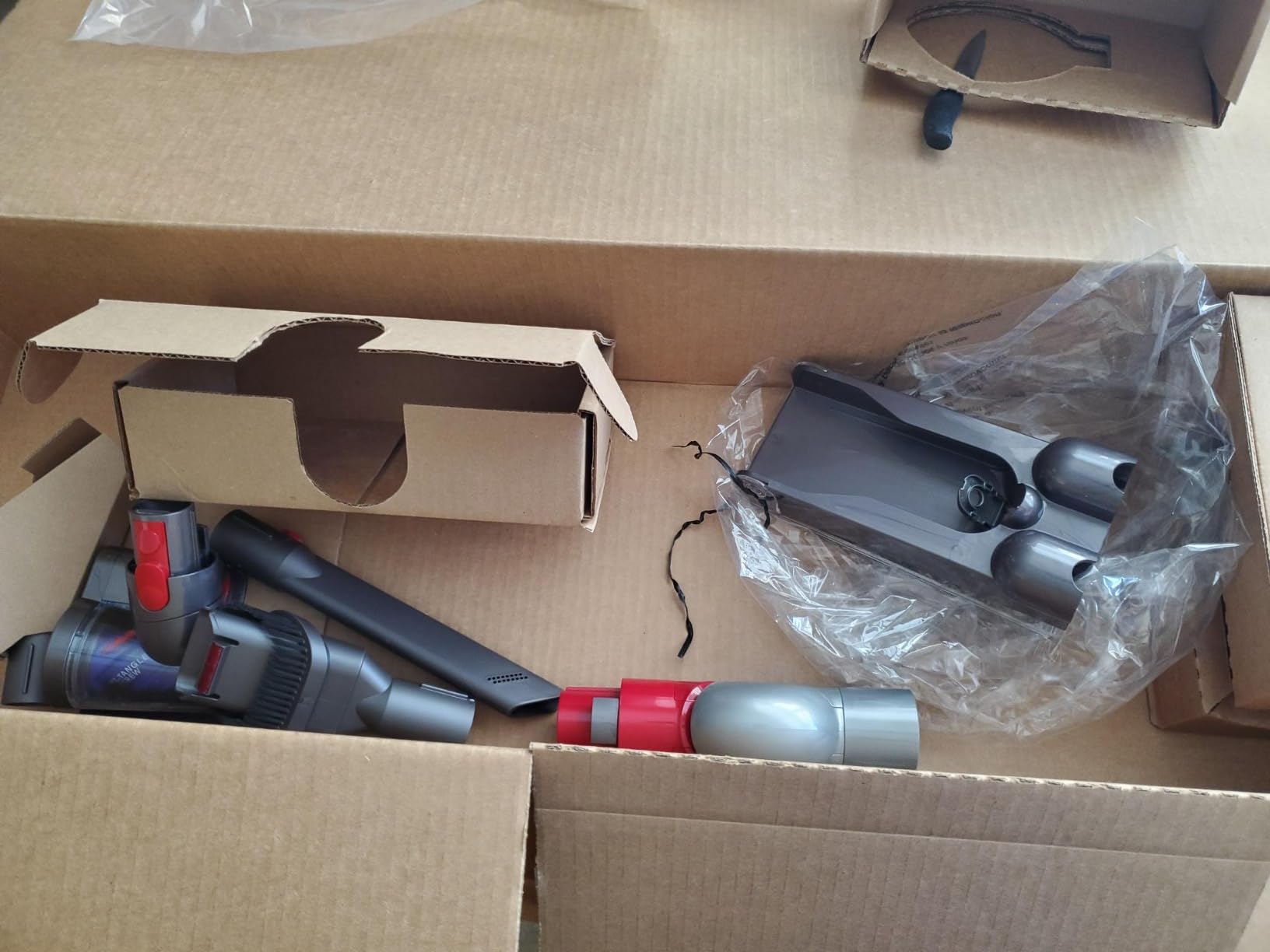 Dyson Cyclone V10 Animal Lightweight Cordless Stick Vacuum Cleaner (Renewed) (Purple) Customer Review Dyson Cyclone V10 Animal Lightweight Cordless Stick Vacuum Cleaner (Renewed) (Purple) - Customer Photo 1