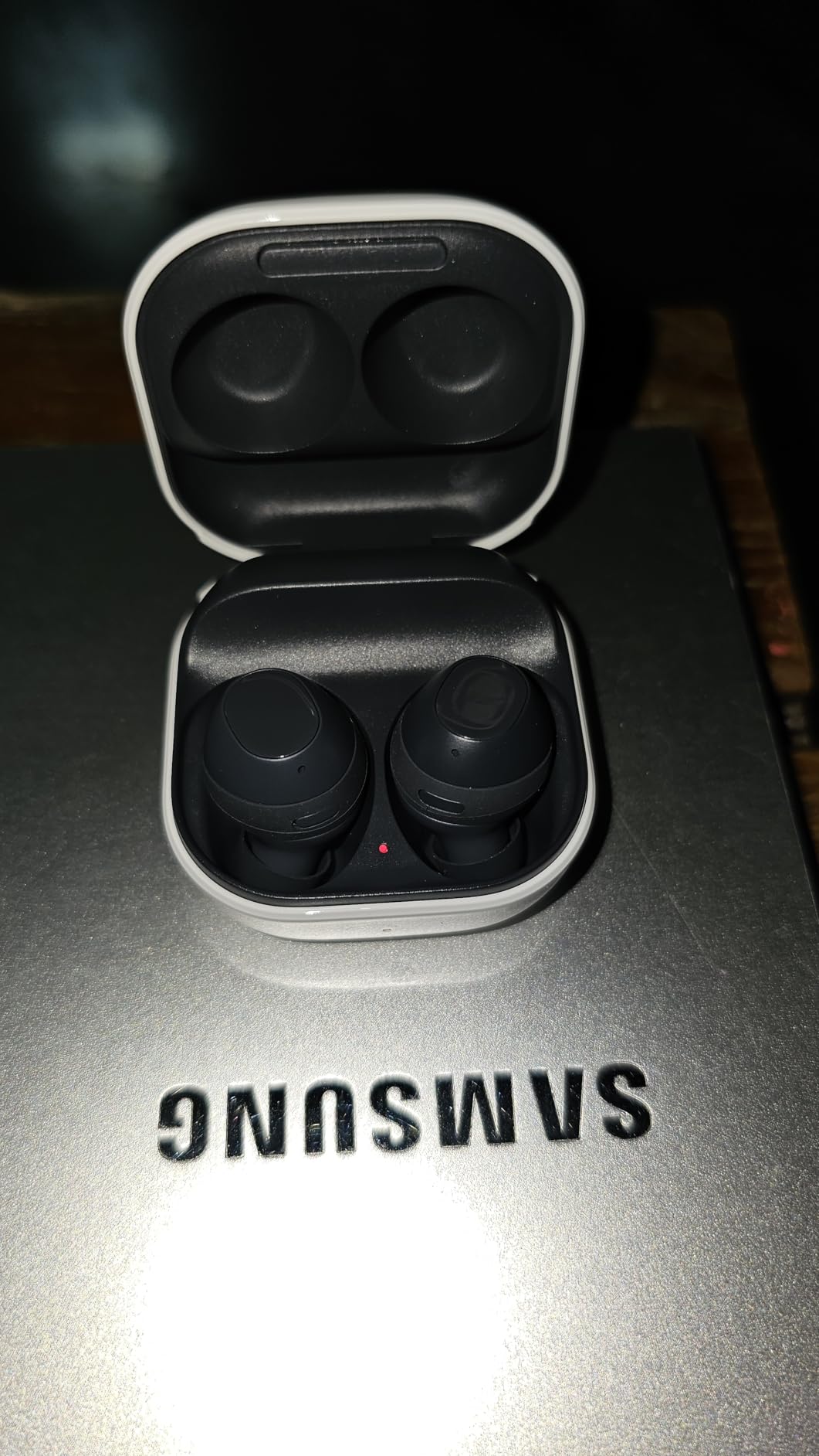 SAMSUNG Galaxy Buds Fan Edition(FE) SM-R400, Active Noise-Cancelling, Wireless Bluetooth v5.2 Earbuds, Android 8.0 and Up - (Graphite) - Customer Photo 2