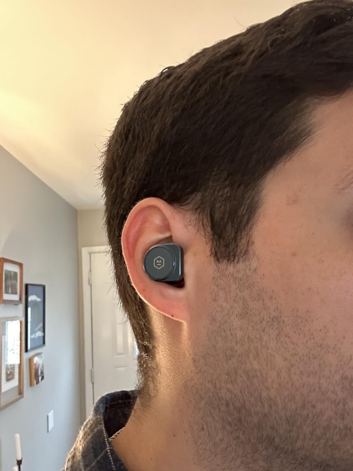 Master and Dynamic MW09 True Wireless Earphones Bluetooth Noise Cancelling Headphones/Earbuds Gunmetal/Silver Customer Review Master and Dynamic MW09 True Wireless Earphones Bluetooth Noise Cancelling Headphones/Earbuds Gunmetal/Silver - Customer Photo 2