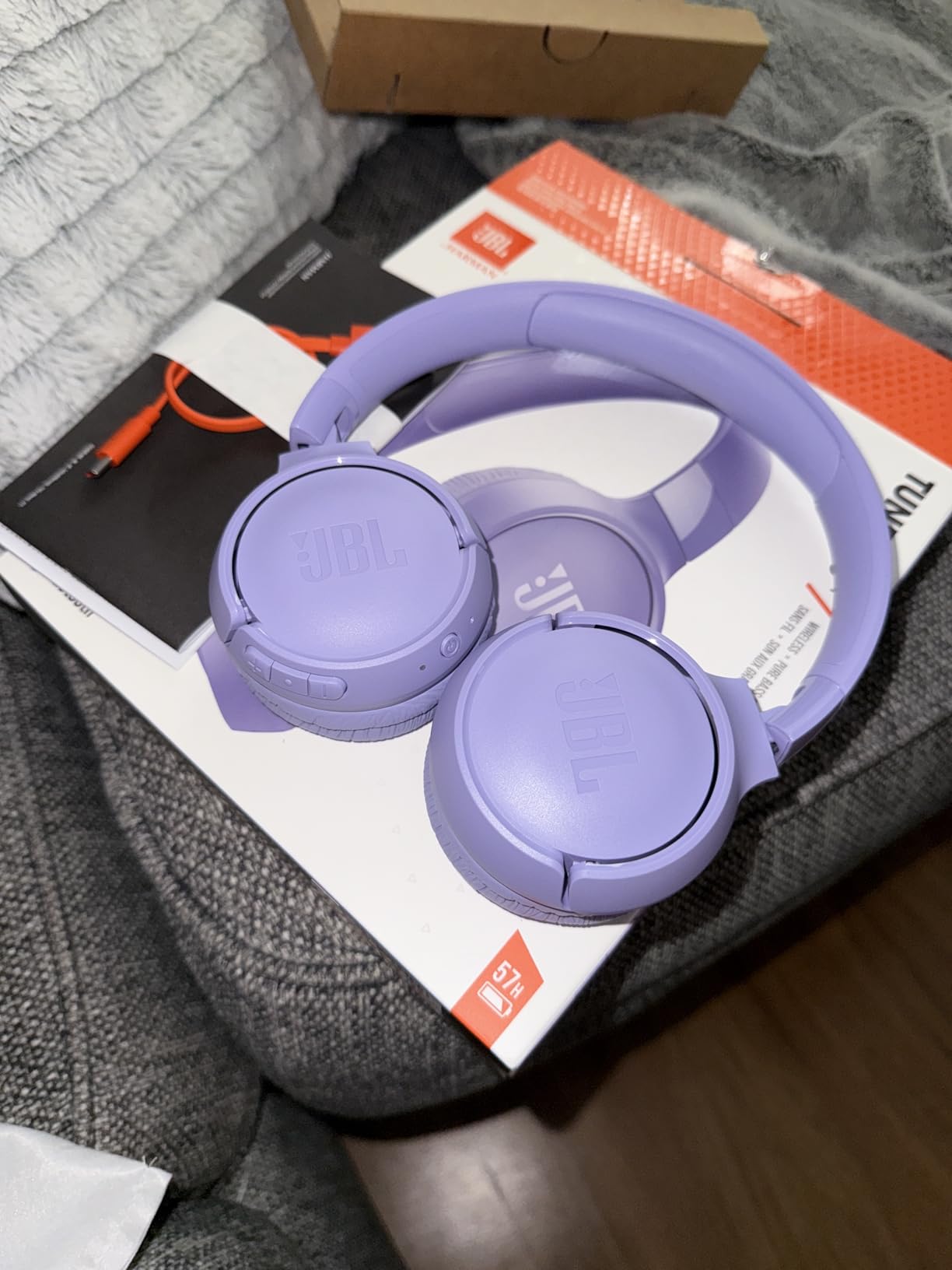 JBL Tune 520BT - Wireless On-Ear Headphones, Up to 57H Battery Life and Speed Charge, Lightweight, Comfortable and Foldable Design, Hands-Free Calls with Voice Aware (Purple) Customer Review JBL Tune 520BT - Wireless On-Ear Headphones, Up to 57H Battery Life and Speed Charge, Lightweight, Comfortable and Foldable Design, Hands-Free Calls with Voice Aware (Purple) - Customer Photo 1