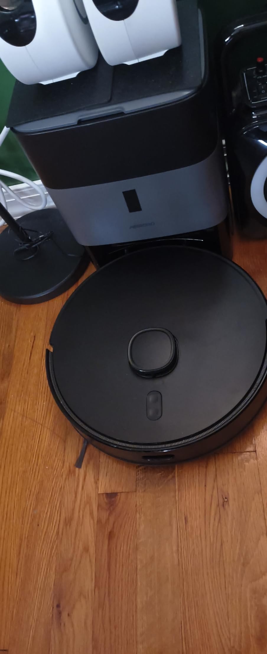 AIRROBO Robot Vacuum and Mop Combo, Self-Emptying, 60-Day Capacity, Home Mapping, Schedule, Wi-Fi/App/Alexa/Remote, 180mins Runtime, T20+ Robotic Vacuum Cleaner for Pet, Hard Floors, Carpet - Customer Photo 1