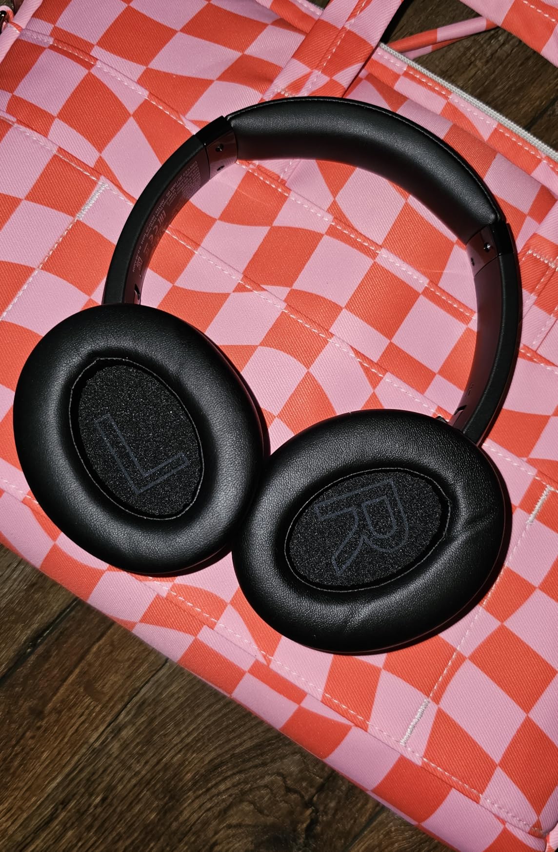 Soundcore by Anker Q20i Hybrid Active Noise Cancelling Headphones, Wireless Over-Ear Bluetooth, 40H Long ANC Playtime, Hi-Res Audio, Big Bass, Customize via an App, Transparency Mode (White) Customer Review Soundcore by Anker Q20i Hybrid Active Noise Cancelling Headphones, Wireless Over-Ear Bluetooth, 40H Long ANC Playtime, Hi-Res Audio, Big Bass, Customize via an App, Transparency Mode (White) - Customer Photo 1