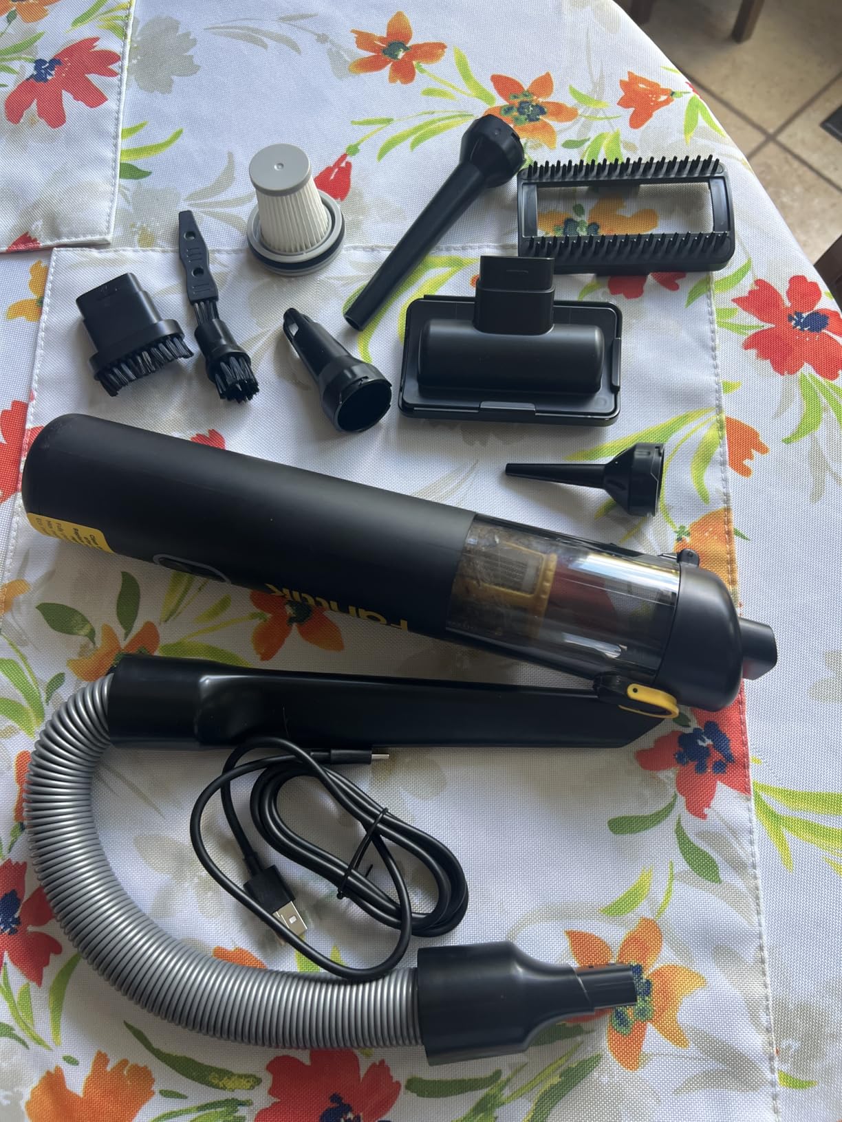 Fanttik Slim V8 APEX Car Vacuum, 4-in-1 Portable Mini Cordless Vacuum with 19000pa Suction Power, Type-C Charge, 2 Suction Modes, Handheld Vacuum for Small Jobs, Car, Office Desk, Keyboards (Black) Customer Review Fanttik Slim V8 APEX Car Vacuum, 4-in-1 Portable Mini Cordless Vacuum with 19000pa Suction Power, Type-C Charge, 2 Suction Modes, Handheld Vacuum for Small Jobs, Car, Office Desk, Keyboards (Black) - Customer Photo 1