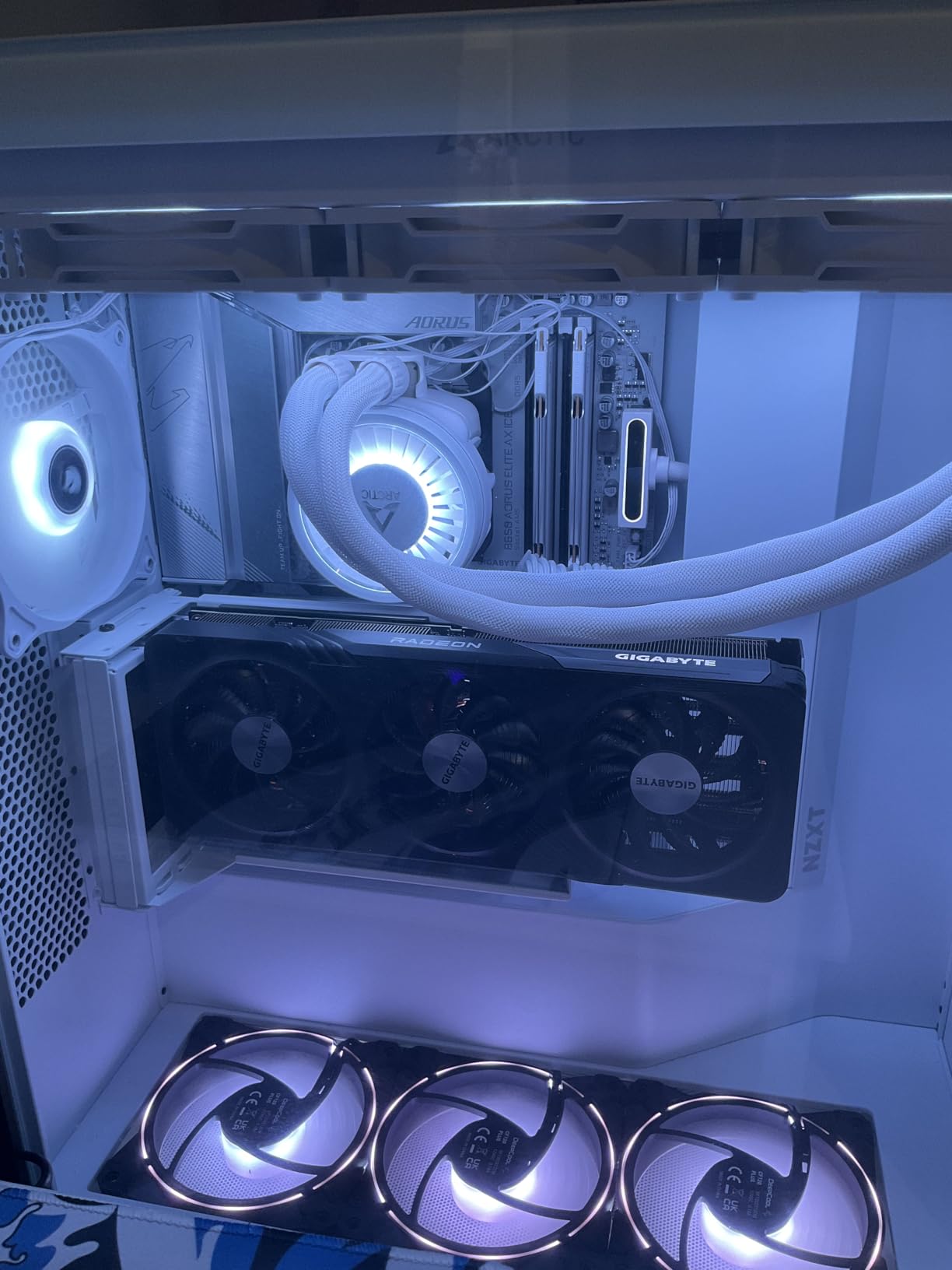 GIGABYTE Radeon RX 7600 XT Gaming OC 16G Graphics Card Customer Review GIGABYTE Radeon RX 7600 XT Gaming OC 16G Graphics Card - Customer Photo 2