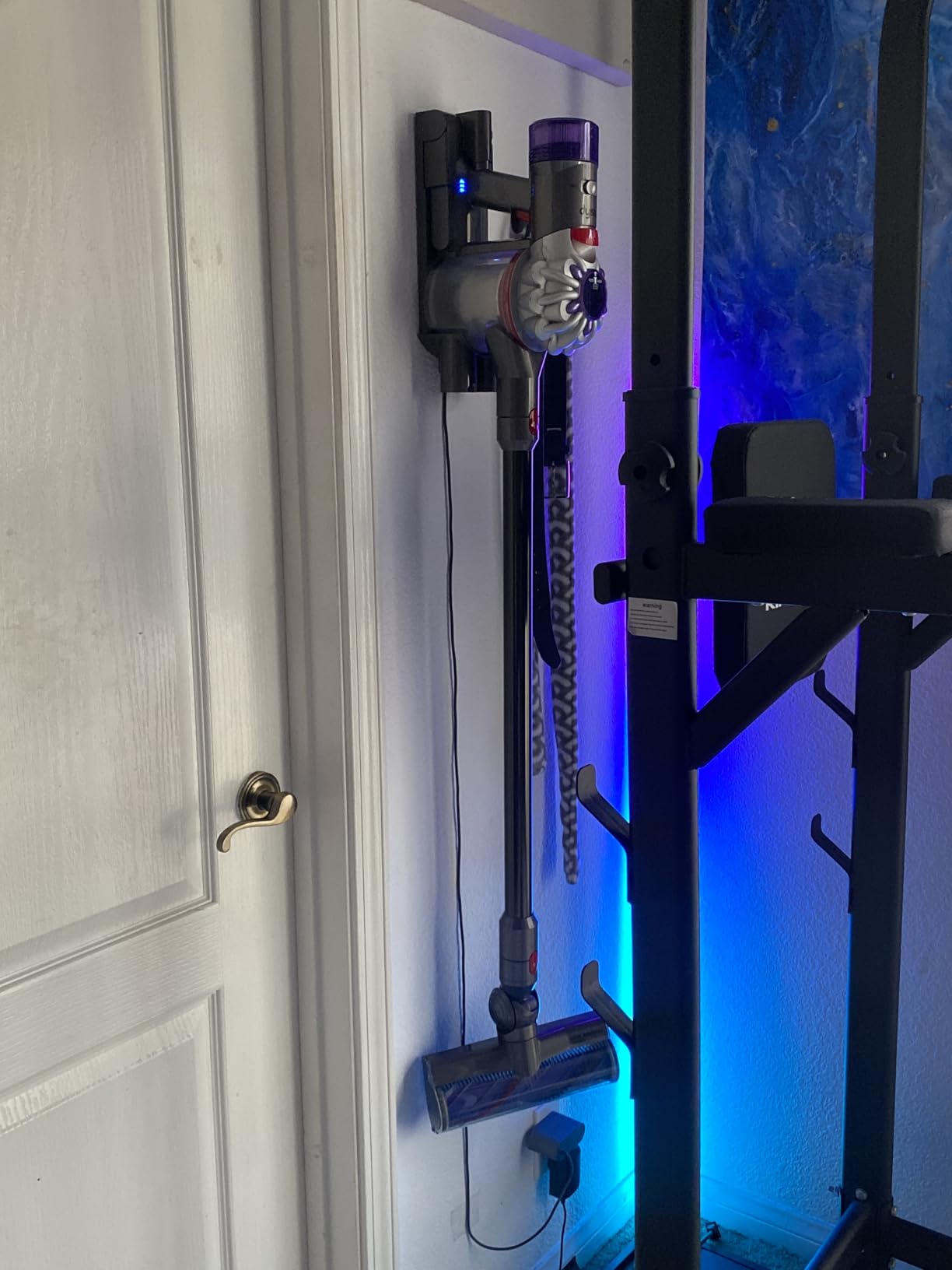 Dyson V8 Plus Cordless Vacuum with Anti-Tangle Technology for Pet Hair Customer Review Dyson V8 Plus Cordless Vacuum with Anti-Tangle Technology for Pet Hair - Customer Photo 2