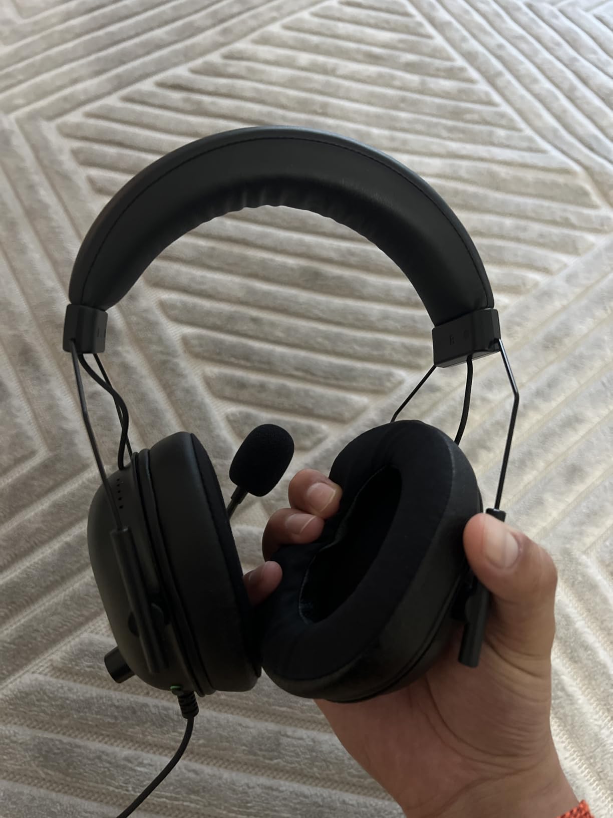 Razer BlackShark V2 X Xbox Gaming Headset: 50mm Drivers - Cardioid Mic - Lightweight - Comfortable, Noise Isolating Earcups - for Xbox Series X, Series S, PS5, PC, Switch via 3.5mm Audio Jack - Black Customer Review Razer BlackShark V2 X Xbox Gaming Headset: 50mm Drivers - Cardioid Mic - Lightweight - Comfortable, Noise Isolating Earcups - for Xbox Series X, Series S, PS5, PC, Switch via 3.5mm Audio Jack - Black - Customer Photo 1