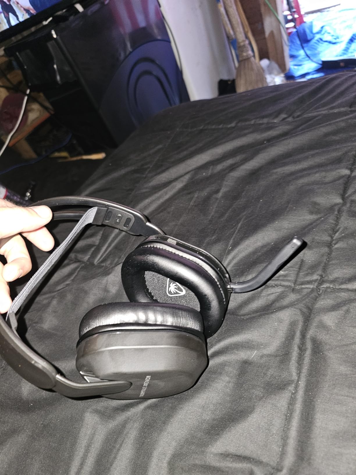 Turtle Beach Stealth 500 Wireless Gaming Headset Licensed for Xbox Series X|S, Compatible with Xbox One, Bluetooth, PC, Mobile, 40 Hr Battery, Memory Foam Cushions, Flip-to-Mute Mic, Black Customer Review Turtle Beach Stealth 500 Wireless Gaming Headset Licensed for Xbox Series X|S, Compatible with Xbox One, Bluetooth, PC, Mobile, 40 Hr Battery, Memory Foam Cushions, Flip-to-Mute Mic, Black - Customer Photo 1
