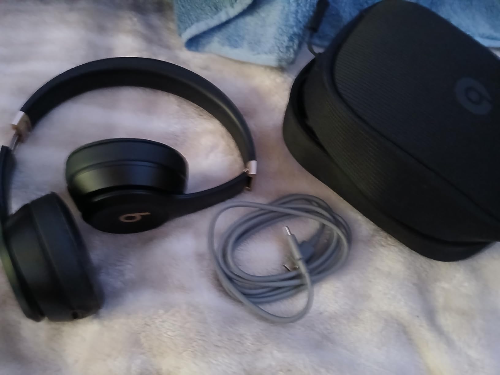Beats Solo 4 - Wireless Bluetooth On-Ear Headphones, Apple & Android Compatible, Up to 50 Hours of Battery Life - Slate Blue Customer Review Beats Solo 4 - Wireless Bluetooth On-Ear Headphones, Apple & Android Compatible, Up to 50 Hours of Battery Life - Slate Blue - Customer Photo 2