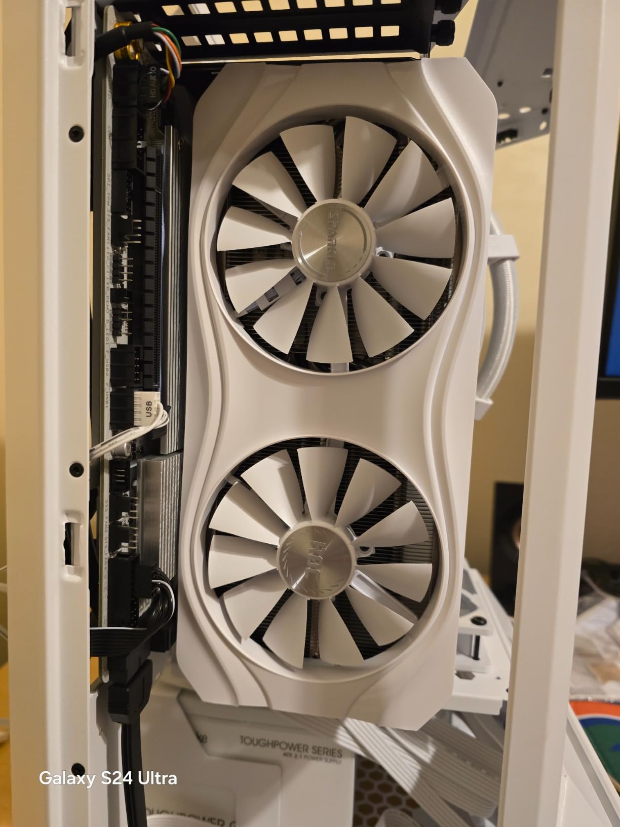 Sparkle Intel Arc A770 ROC Luna OC Edition, 16GB GDDR6, 2X DBB 100mm Fan, 2.5-Slot, Metal Backplate, Luna White Edition, SA770RW-16GOC Customer Review Sparkle Intel Arc A770 ROC Luna OC Edition, 16GB GDDR6, 2X DBB 100mm Fan, 2.5-Slot, Metal Backplate, Luna White Edition, SA770RW-16GOC - Customer Photo 1