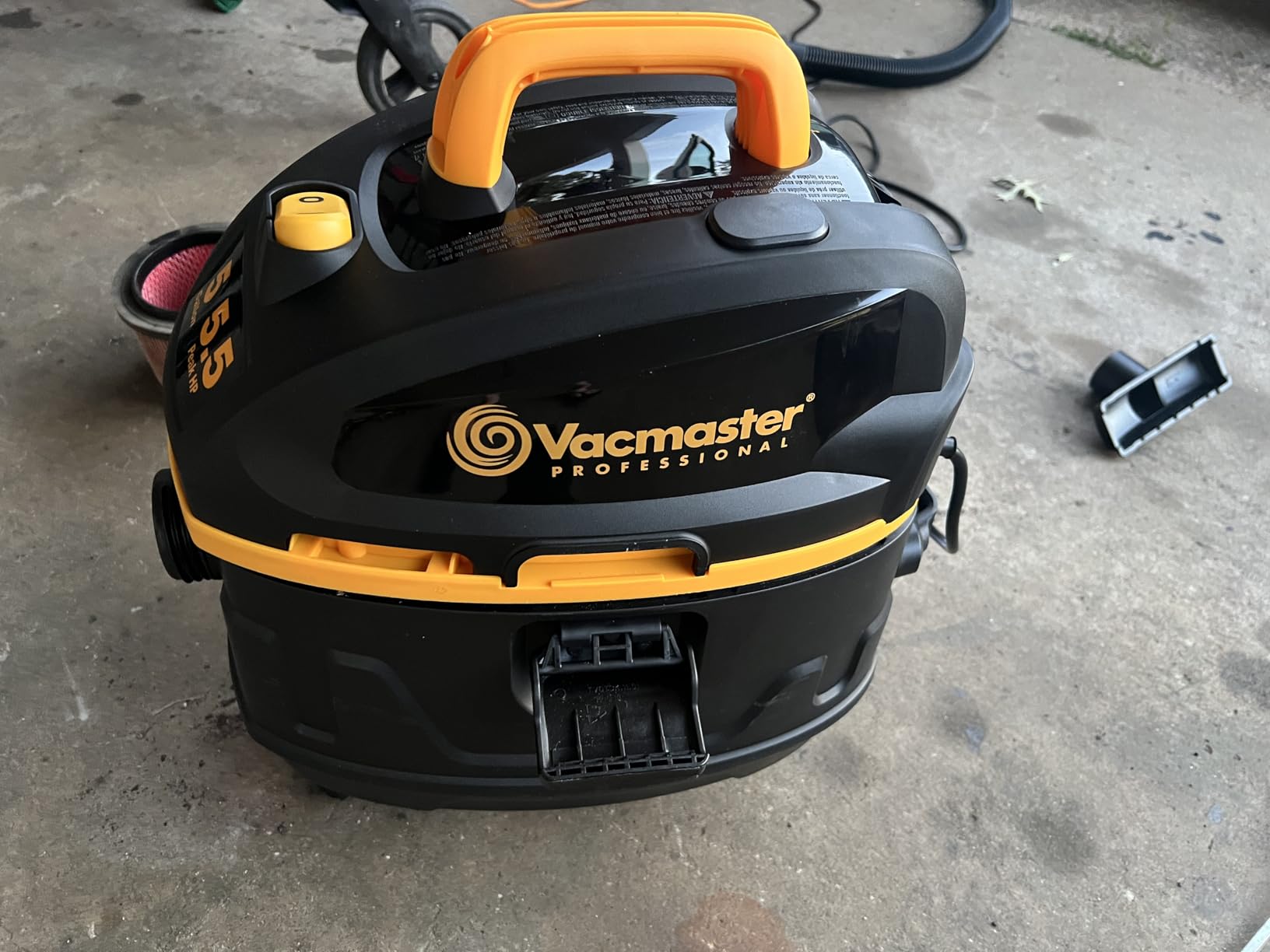 Vacmaster Professional Beast Series VFB511H 0201 5-Gallon 5.5 Peak HP Wet/Dry Vac, Black Customer Review Vacmaster Professional Beast Series VFB511H 0201 5-Gallon 5.5 Peak HP Wet/Dry Vac, Black - Customer Photo 1