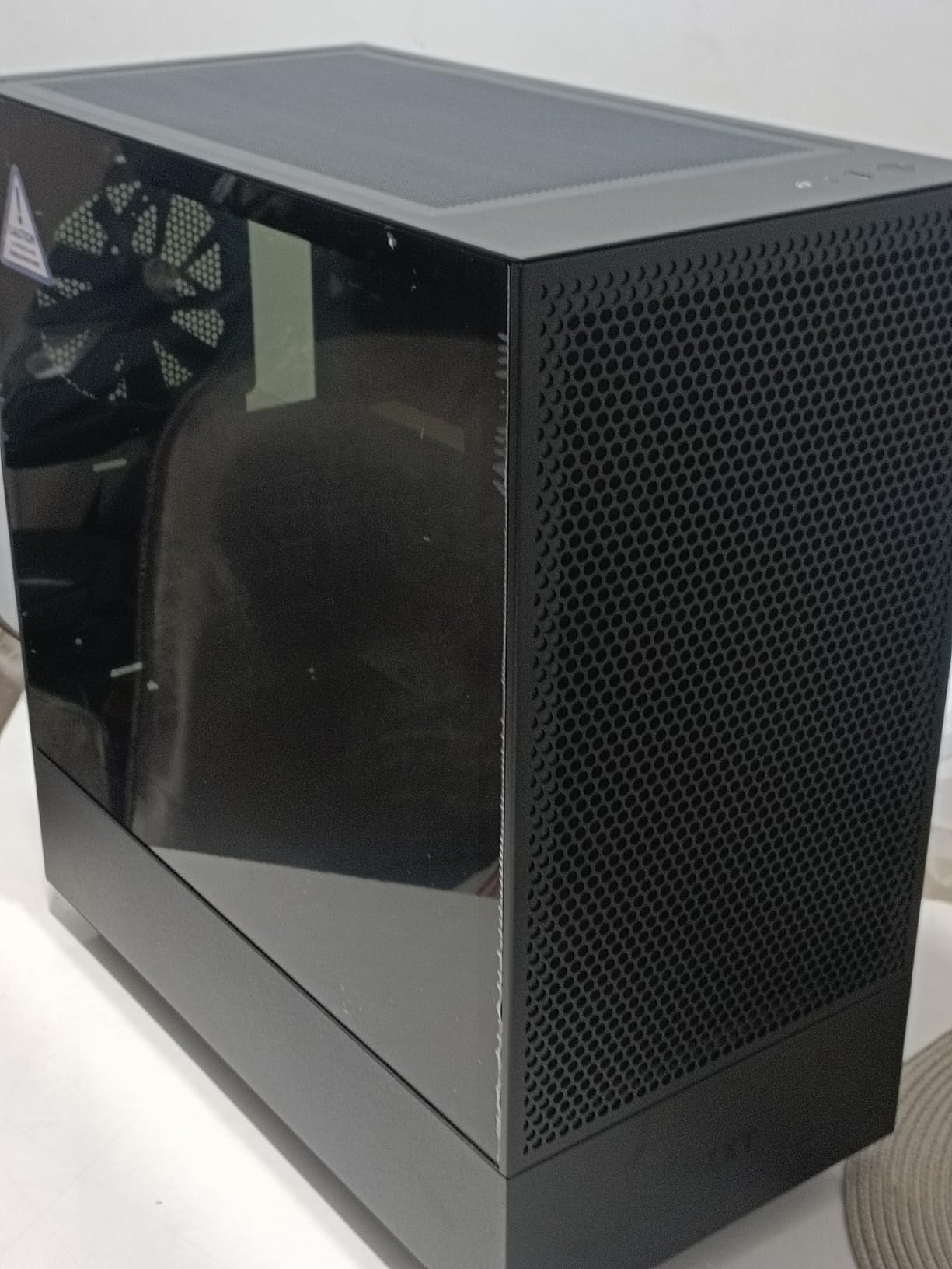 NZXT H5 Flow 2024 - Compact ATX Mid-Tower PC Gaming Case - High Airflow - 2 x 120mm Fans Included - 360mm Front & 240mm Top Radiator Support - Cable Management System - Tempered Glass - Black Customer Review NZXT H5 Flow 2024 - Compact ATX Mid-Tower PC Gaming Case - High Airflow - 2 x 120mm Fans Included - 360mm Front & 240mm Top Radiator Support - Cable Management System - Tempered Glass - Black - Customer Photo 1