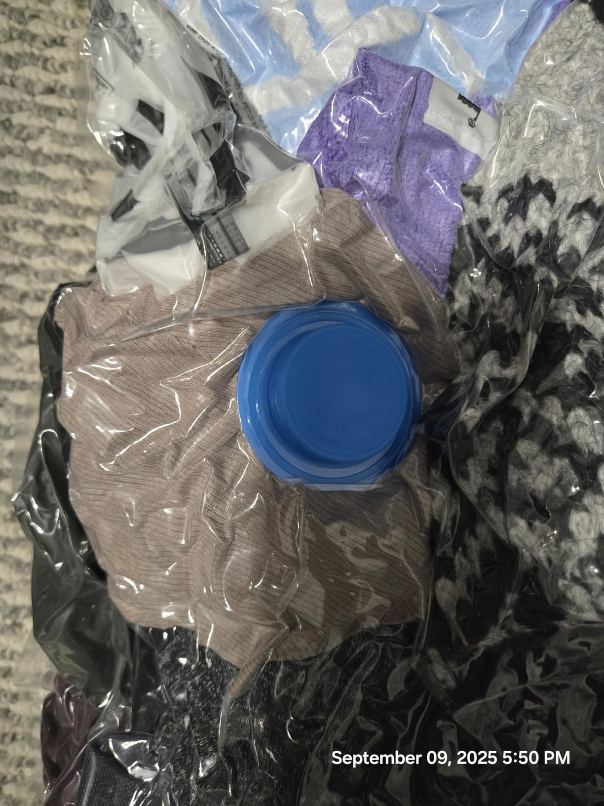 16 Pack Vacuum Storage Bags with Hand Pump, 4 Jumbo + 4 Large + 4 Medium + 4 Small Plastic Packaging Bags, 80% Space Saver Vacuum Seal Bags for Clothing, Travel Lugggage, Blankets, Comforters Customer Review 16 Pack Vacuum Storage Bags with Hand Pump, 4 Jumbo + 4 Large + 4 Medium + 4 Small Plastic Packaging Bags, 80% Space Saver Vacuum Seal Bags for Clothing, Travel Lugggage, Blankets, Comforters - Customer Photo 1