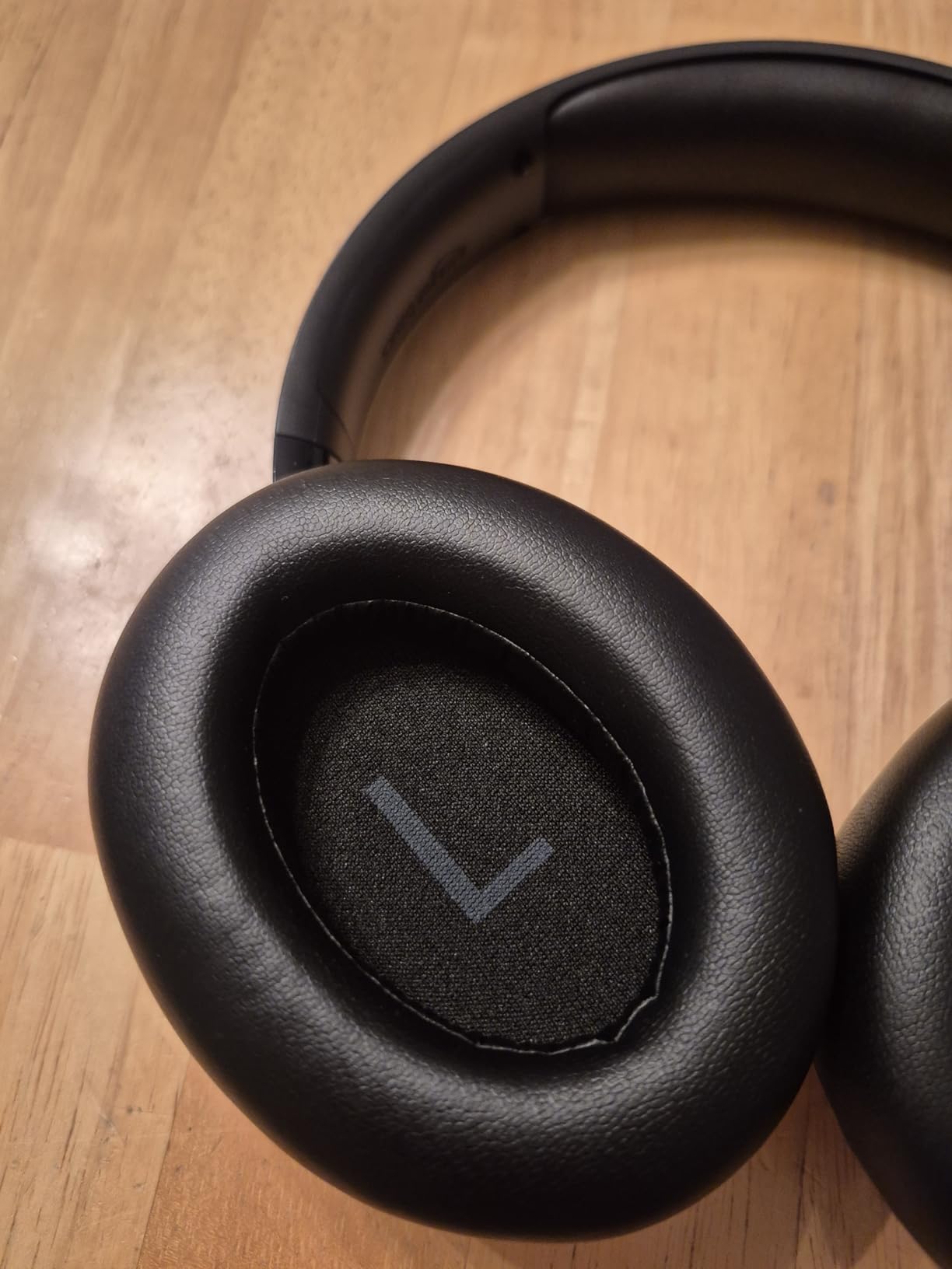 Amazon Basics Hybrid Active Noise Cancelling Headphones, 35 Hours Playtime with ANC on and 45 Hours with ANC Off, Wireless, Over Ear Comfortable Fit, Bluetooth, One Size, Black Customer Review Amazon Basics Hybrid Active Noise Cancelling Headphones, 35 Hours Playtime with ANC on and 45 Hours with ANC Off, Wireless, Over Ear Comfortable Fit, Bluetooth, One Size, Black - Customer Photo 1