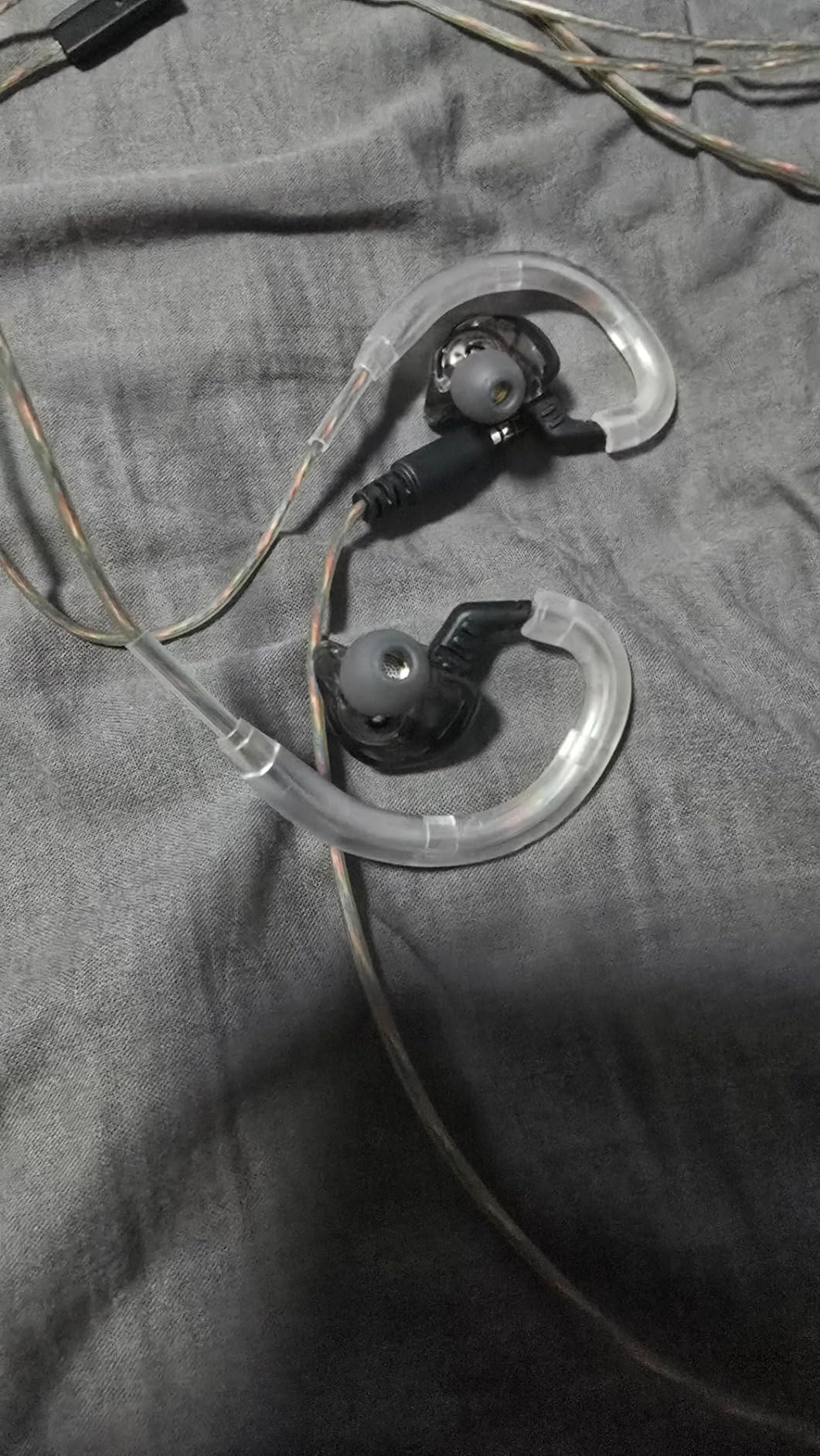Wired Gaming Earbuds, Ak3file in Ear Monitors, Deep Bass Sound Wired Earbuds, HiFi in Ear Headphones with 1DD 10mm Dynamic Driver, IEM for Music Gaming Video Calling Customer Review Wired Gaming Earbuds, Ak3file in Ear Monitors, Deep Bass Sound Wired Earbuds, HiFi in Ear Headphones with 1DD 10mm Dynamic Driver, IEM for Music Gaming Video Calling - Customer Photo 2