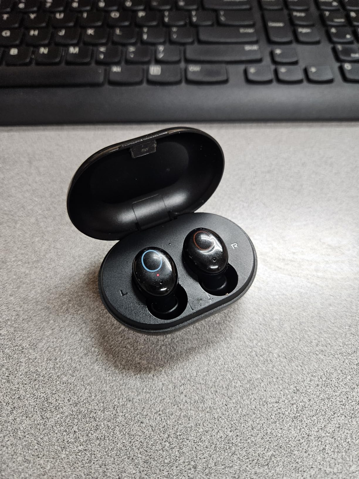 kurdene Wireless Earbuds Bluetooth 5.3 in Ear Buds Light Weight Headphones,Deep Bass Sound,Built in Mics Headset,Clear Calls Earphones for Sports Workout - Customer Photo 2