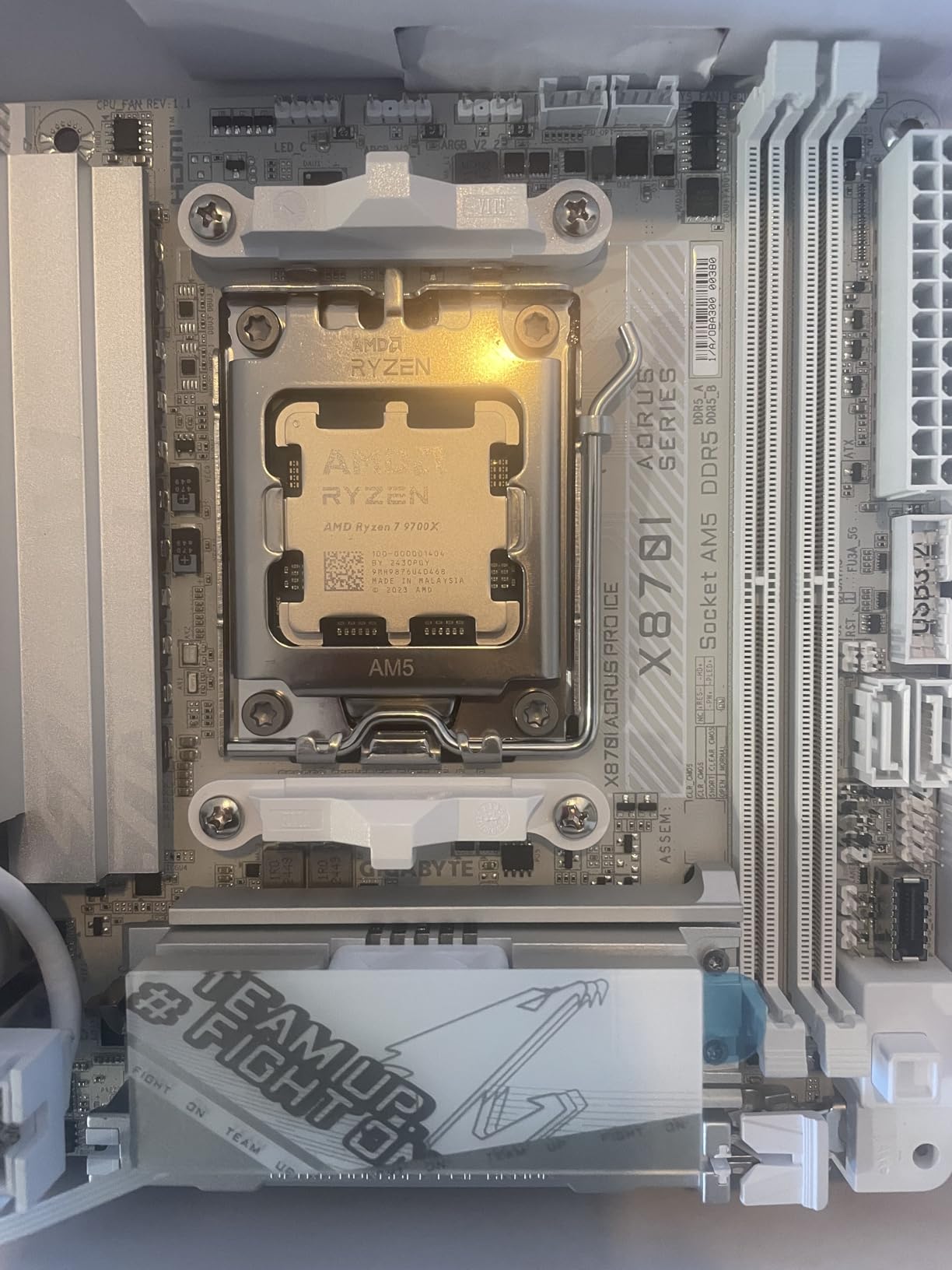 AMD Ryzen 7 9700X 8-Core, 16-Thread Unlocked Desktop Processor - Customer Photo 2