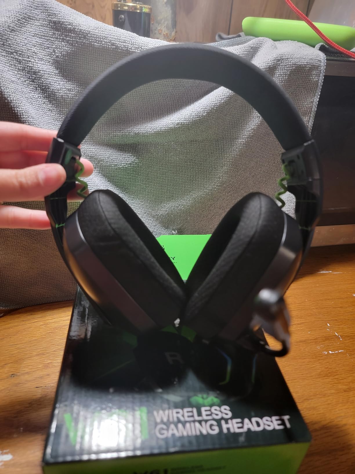 Wireless Gaming Headsets for PC, PS5, PS4, Switch, Mac, 2.4GHz Wireless Gaming Headphone with ENC Noise Canceling Microphone, Bluetooth 5.4, Cool Lighting, 50H Battery, 50mm Drivers Customer Review Wireless Gaming Headsets for PC, PS5, PS4, Switch, Mac, 2.4GHz Wireless Gaming Headphone with ENC Noise Canceling Microphone, Bluetooth 5.4, Cool Lighting, 50H Battery, 50mm Drivers - Customer Photo 2