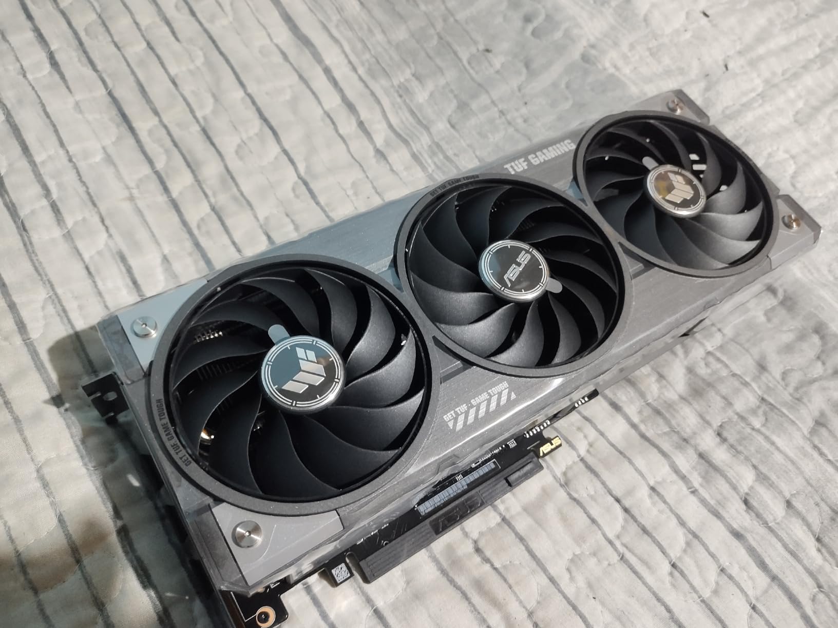 ASUS TUF Gaming Radeon™ RX 9060 XT 16GB GDDR6 OC Edition Customer Review ASUS TUF Gaming Radeon™ RX 9060 XT 16GB GDDR6 OC Edition - Customer Photo 2