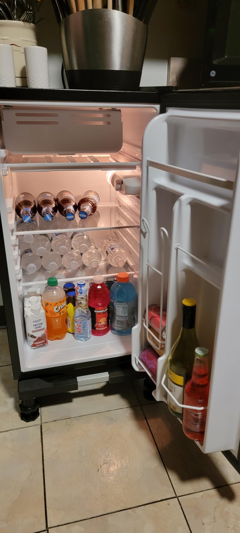 EUHOMY 4.4 Cu.Ft Fridge with Freezer, Single Door Compact Refrigerator, Adjustable Thermostat, Mini Refrigerator Energy Saving, Mini fridge for Bedroom, Dorm, Office, Black Customer Review EUHOMY 4.4 Cu.Ft Fridge with Freezer, Single Door Compact Refrigerator, Adjustable Thermostat, Mini Refrigerator Energy Saving, Mini fridge for Bedroom, Dorm, Office, Black - Customer Photo 1