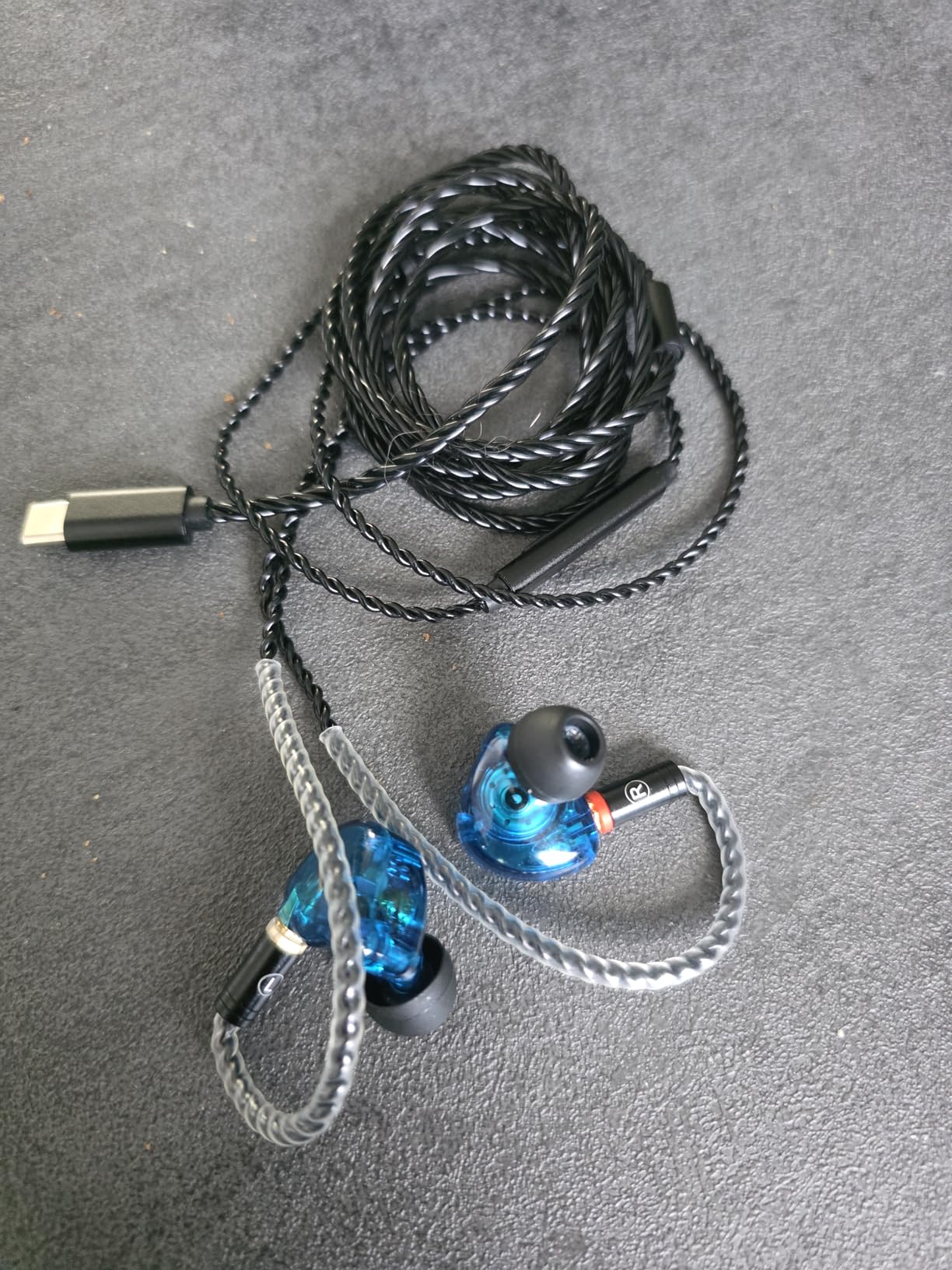 Vibes 202 Wired Earbuds - HiFi in Ear Monitor Headphones – Professional Noise-Isolating Ear Buds - Clear Sound, Deep Bass & Comfort-Fit IEM Earphones - MMCX to 3.5mm, Silver Plated Cord, Carrying Case Customer Review Vibes 202 Wired Earbuds - HiFi in Ear Monitor Headphones – Professional Noise-Isolating Ear Buds - Clear Sound, Deep Bass & Comfort-Fit IEM Earphones - MMCX to 3.5mm, Silver Plated Cord, Carrying Case - Customer Photo 1