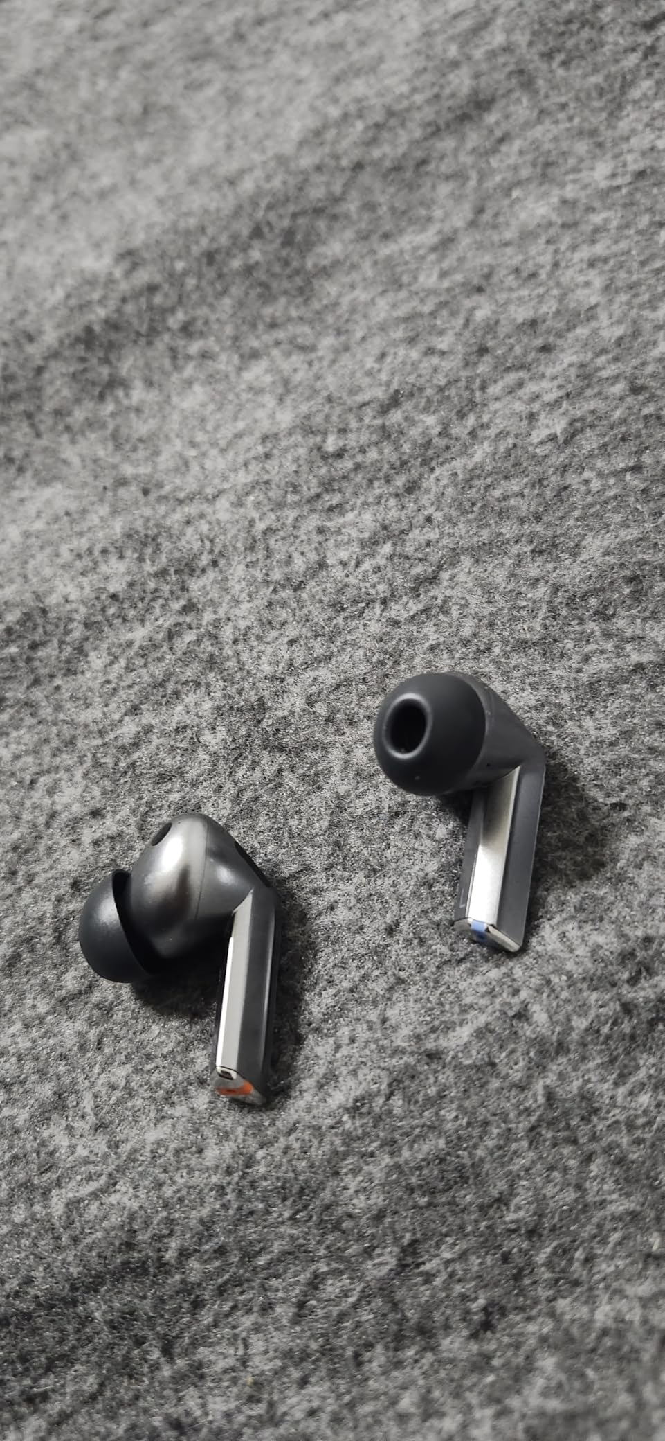 SAMSUNG Galaxy Buds 3 Pro AI True Wireless Bluetooth Earbuds, Noise Cancelling, Sound Optimization, Real-Time Interpreter, Redesigned Comfort Fit Latin American Version (Silver) Customer Review SAMSUNG Galaxy Buds 3 Pro AI True Wireless Bluetooth Earbuds, Noise Cancelling, Sound Optimization, Real-Time Interpreter, Redesigned Comfort Fit Latin American Version (Silver) - Customer Photo 1