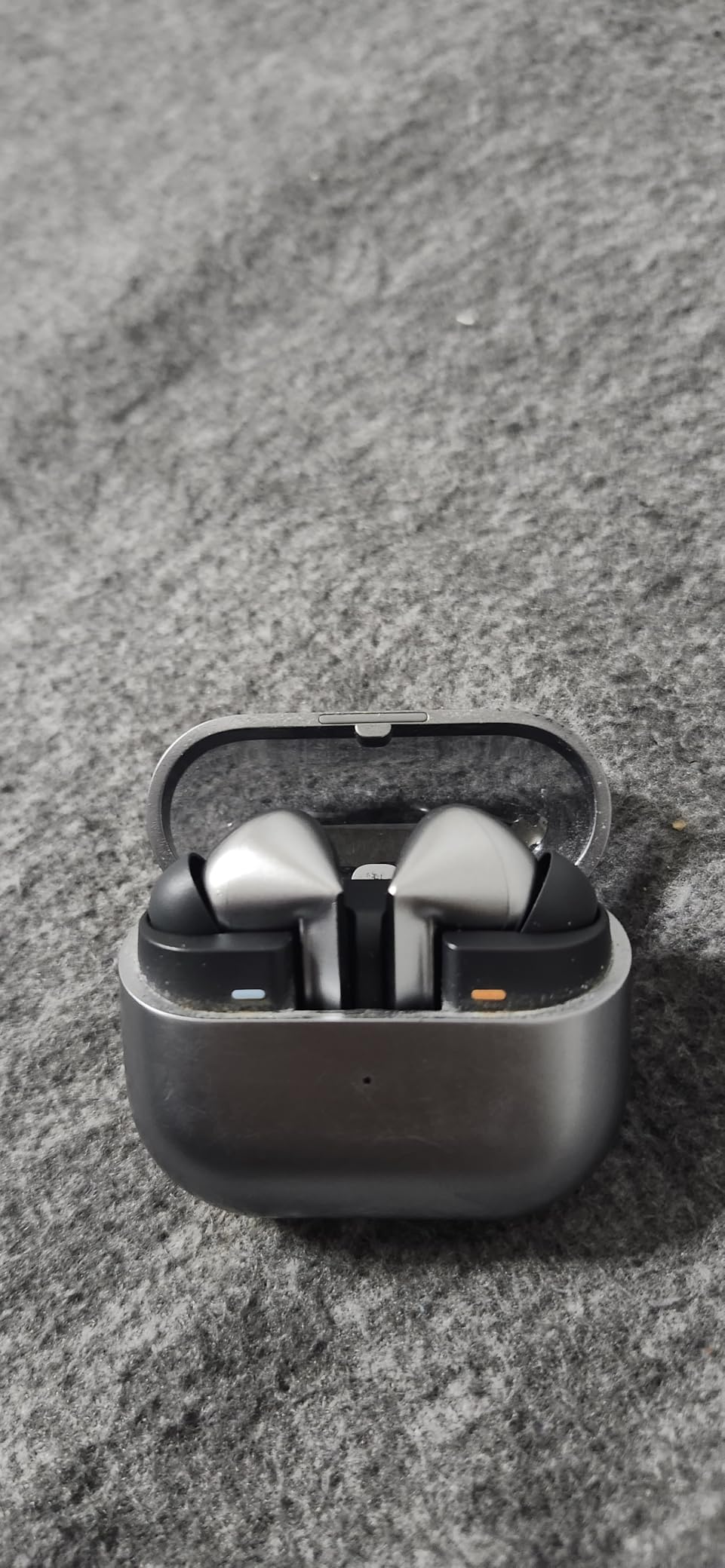 SAMSUNG Galaxy Buds 3 Pro AI True Wireless Bluetooth Earbuds, Noise Cancelling, Sound Optimization, Real-Time Interpreter, Redesigned Comfort Fit Latin American Version (Silver) Customer Review SAMSUNG Galaxy Buds 3 Pro AI True Wireless Bluetooth Earbuds, Noise Cancelling, Sound Optimization, Real-Time Interpreter, Redesigned Comfort Fit Latin American Version (Silver) - Customer Photo 2