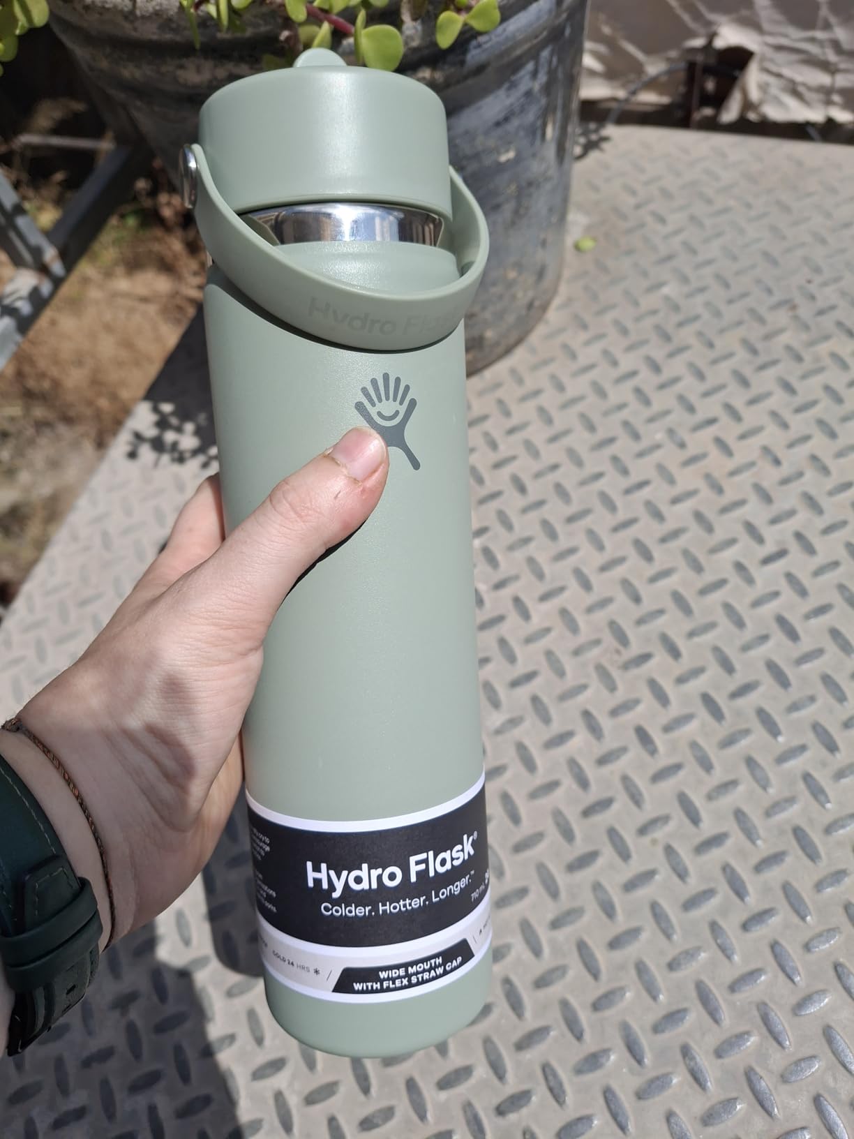 Hydro Flask Water Bottle - Insulated Stainless Steel - Wide Mouth Flex Straw Lid, Non Spill, Leakproof and Refillable in 32 Oz Stainless Steel Violet Customer Review Hydro Flask Water Bottle - Insulated Stainless Steel - Wide Mouth Flex Straw Lid, Non Spill, Leakproof and Refillable in 32 Oz Stainless Steel Violet - Customer Photo 2