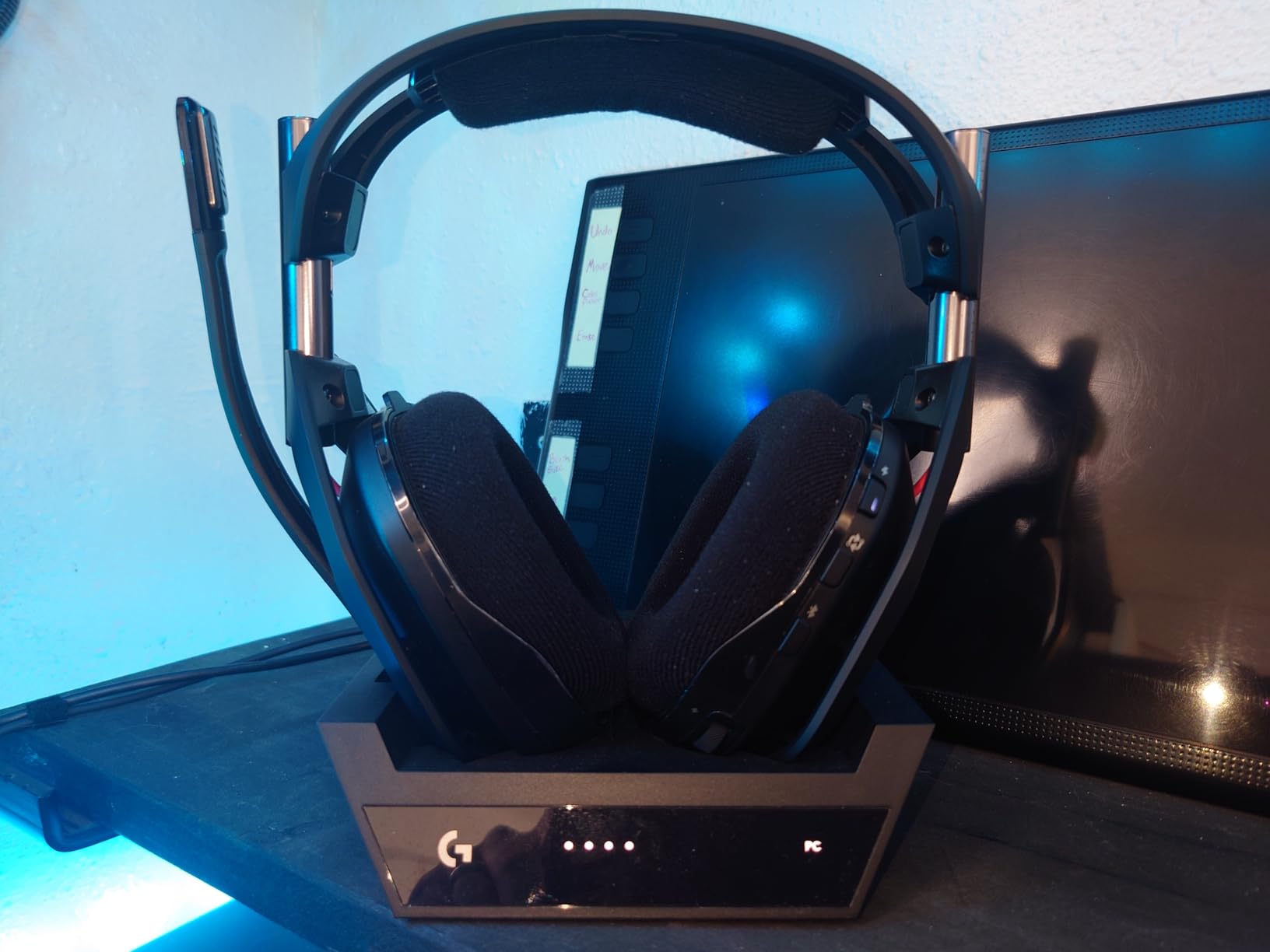 Logitech G Astro A50 Omni-Platform Wireless Gaming Headset + Base Station for PS5, Xbox, PC - Customer Photo 2