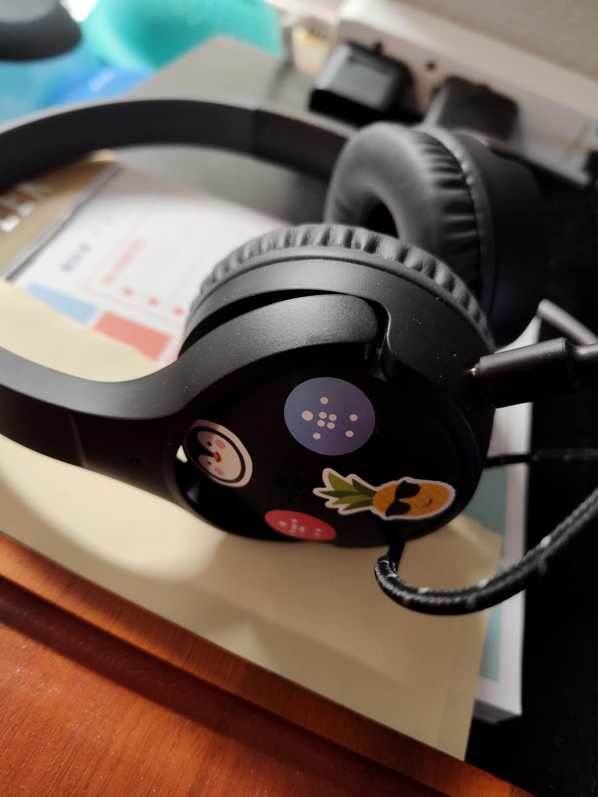 Belkin SoundForm Mini Kids Wireless Headphones w/Built-in Microphone, 30H of Playback Time, Fun Stickers, & Case - Over-Ear Headsets for Online Learning, School, iPhone, iPad, Galaxy, & More - White Customer Review Belkin SoundForm Mini Kids Wireless Headphones w/Built-in Microphone, 30H of Playback Time, Fun Stickers, & Case - Over-Ear Headsets for Online Learning, School, iPhone, iPad, Galaxy, & More - White - Customer Photo 1