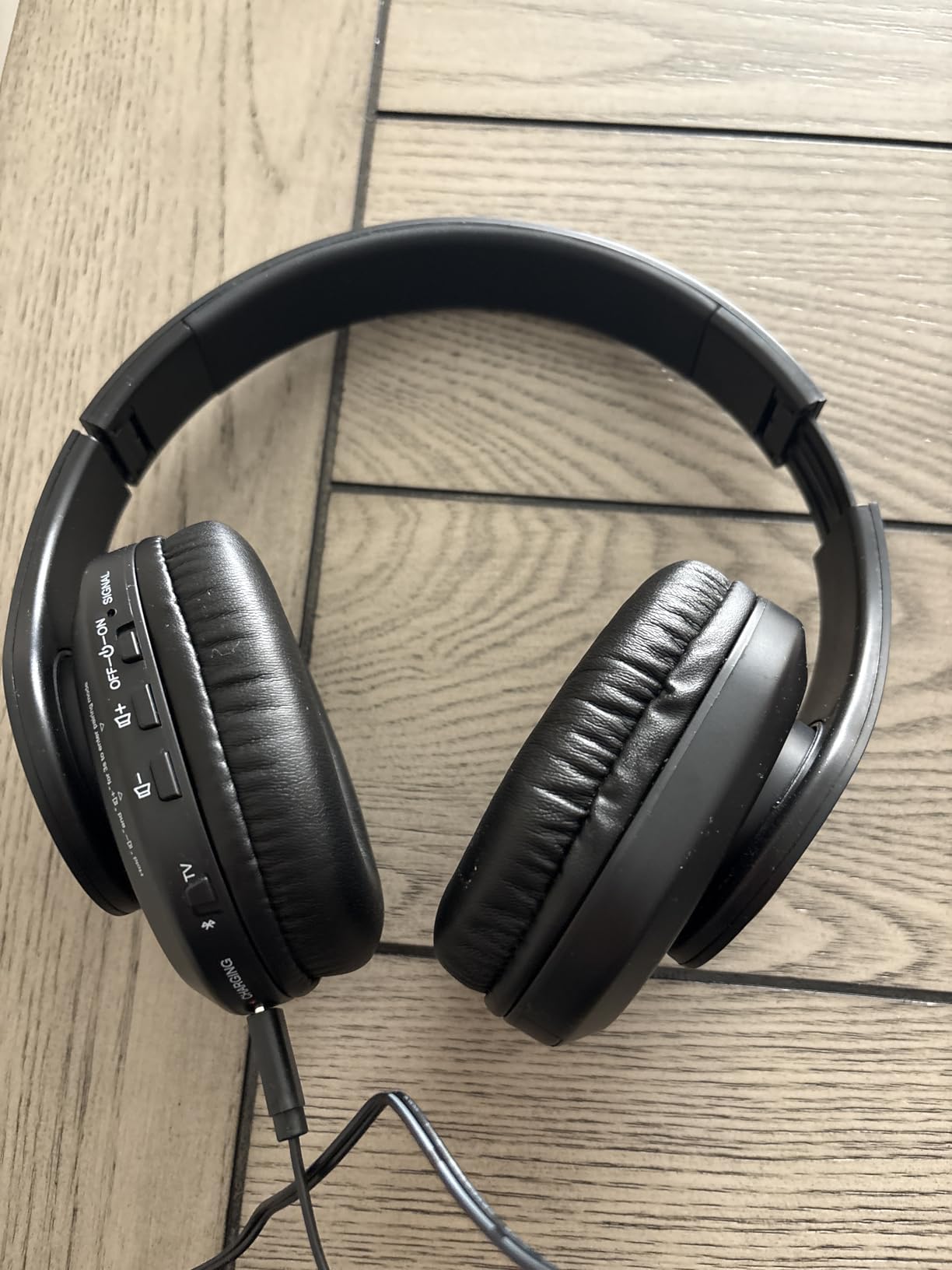 WallarGe Wireless Headphones for TV Watching, Comfortable for Seniors with Bluetooth 5.3, Easy Setup Headphones with USB Transmitter, 25 Hours Play and No Audio Delay Customer Review WallarGe Wireless Headphones for TV Watching, Comfortable for Seniors with Bluetooth 5.3, Easy Setup Headphones with USB Transmitter, 25 Hours Play and No Audio Delay - Customer Photo 2