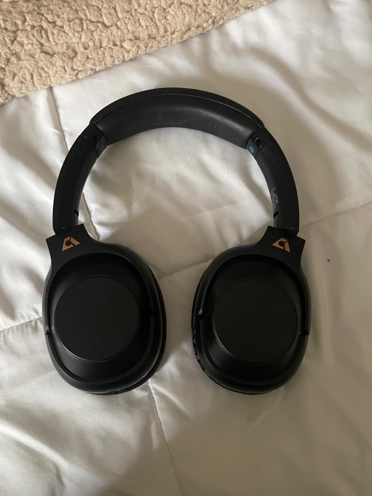 Riibox Y7Pro Hybrid Active Noise Cancelling Headphones, LDAC Hi-Res Audio, 75H Playtime, Deep Bass, Comfort Fit & Foldable Wireless Over-Ear Bluetooth Headphones for Home Office Travel – Black Customer Review Riibox Y7Pro Hybrid Active Noise Cancelling Headphones, LDAC Hi-Res Audio, 75H Playtime, Deep Bass, Comfort Fit & Foldable Wireless Over-Ear Bluetooth Headphones for Home Office Travel – Black - Customer Photo 1