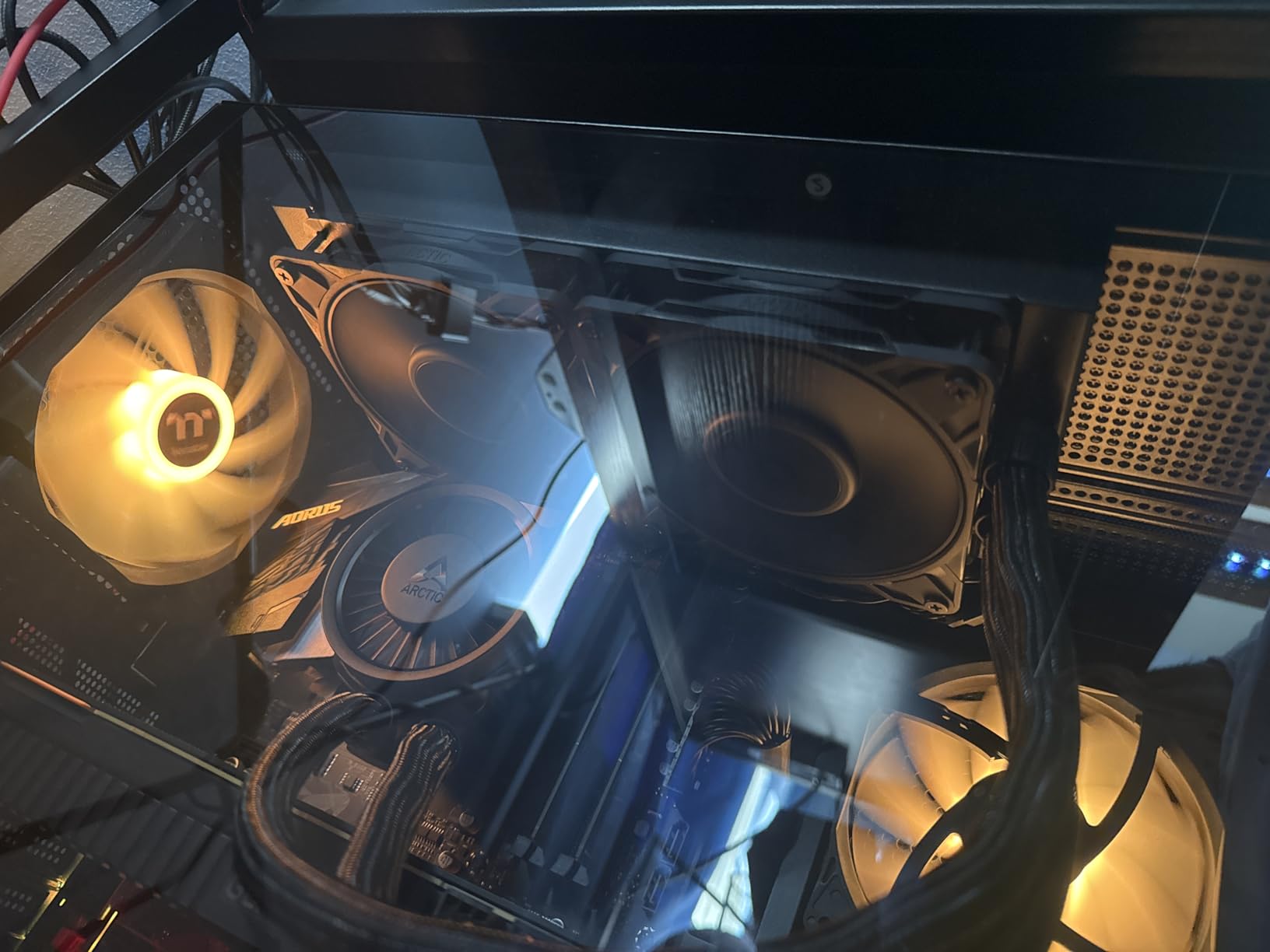 ARCTIC Liquid Freezer III Pro 240-240 mm AIO CPU Cooler, Water Cooling, 38 mm Radiator, PWM Pump, VRM Fan, AMD AM5/AM4, Intel LGA1851/1700 Contact Frame - Black Customer Review ARCTIC Liquid Freezer III Pro 240-240 mm AIO CPU Cooler, Water Cooling, 38 mm Radiator, PWM Pump, VRM Fan, AMD AM5/AM4, Intel LGA1851/1700 Contact Frame - Black - Customer Photo 2