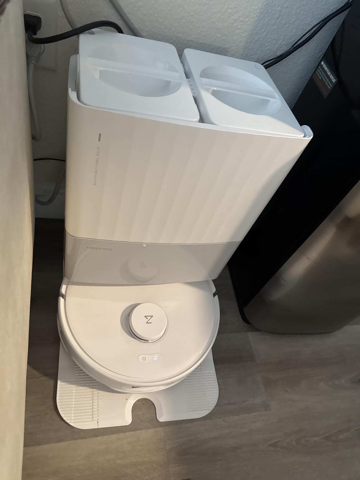 Roborock Qrevo Edge S5A Robot Vacuum and Mop, 18,500Pa, Zero-Tangling, DuoDivide Main Brush, FlexiArm Side Brush, Hot Water Mop Washing & Self-Cleaning, Warm Air Drying, Self-Emptying, Black Customer Review Roborock Qrevo Edge S5A Robot Vacuum and Mop, 18,500Pa, Zero-Tangling, DuoDivide Main Brush, FlexiArm Side Brush, Hot Water Mop Washing & Self-Cleaning, Warm Air Drying, Self-Emptying, Black - Customer Photo 1